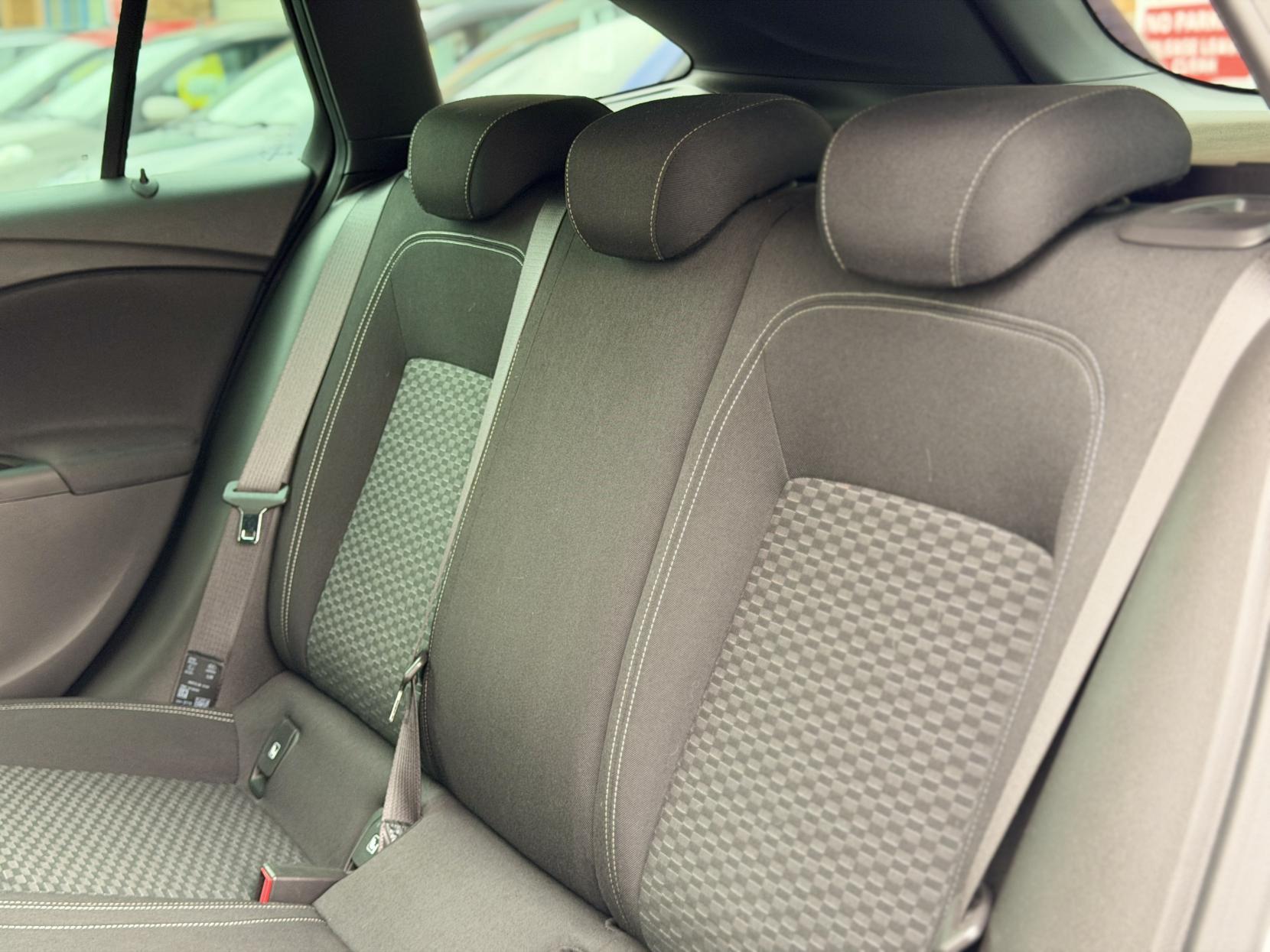 Vauxhall Astra 1.4i Turbo SRi Sports Tourer 5dr Petrol Manual Euro 6 (150 ps)