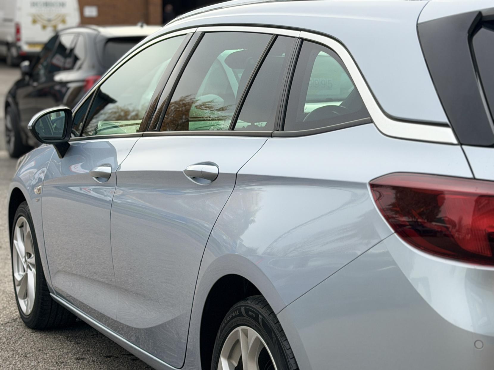 Vauxhall Astra 1.4i Turbo SRi Sports Tourer 5dr Petrol Manual Euro 6 (150 ps)