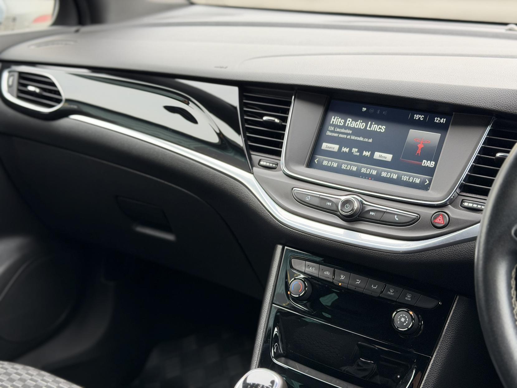 Vauxhall Astra 1.4i Turbo SRi Sports Tourer 5dr Petrol Manual Euro 6 (150 ps)