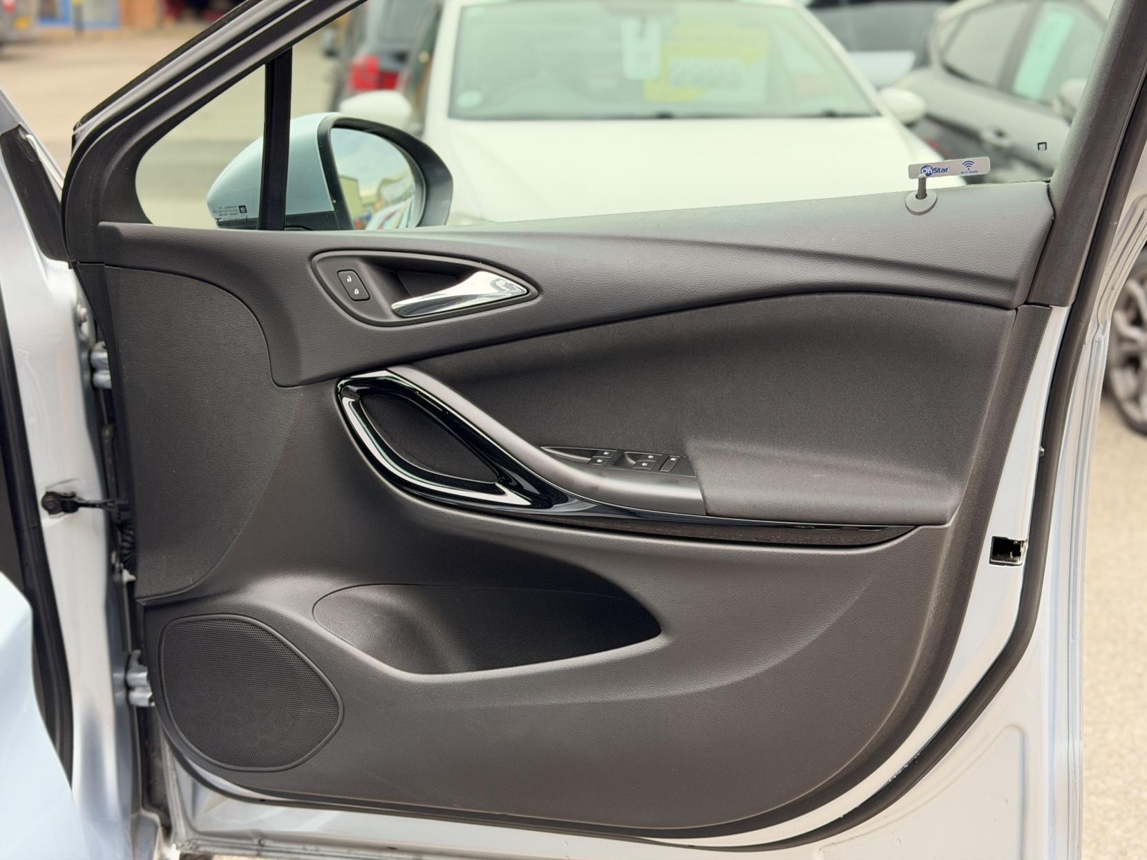 Vauxhall Astra 1.4i Turbo SRi Sports Tourer 5dr Petrol Manual Euro 6 (150 ps)