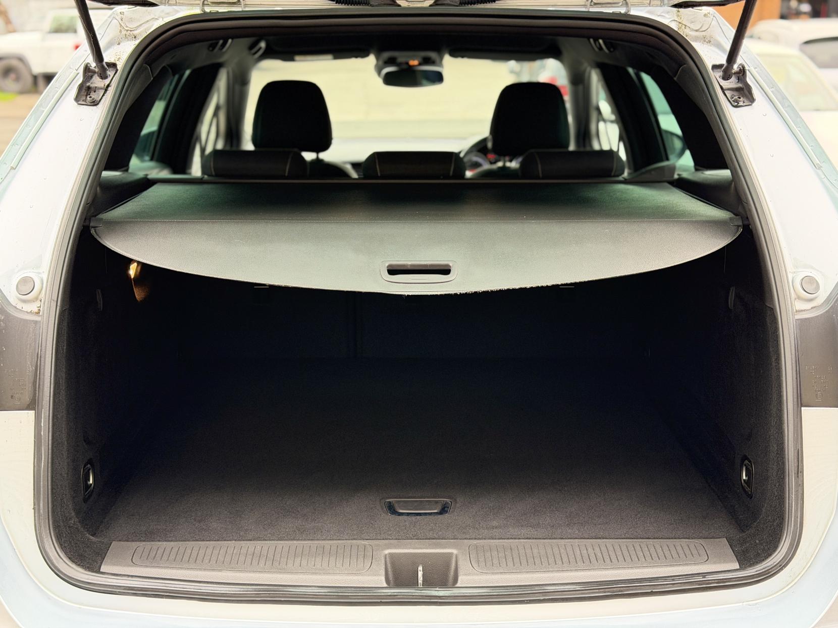 Vauxhall Astra 1.4i Turbo SRi Sports Tourer 5dr Petrol Manual Euro 6 (150 ps)