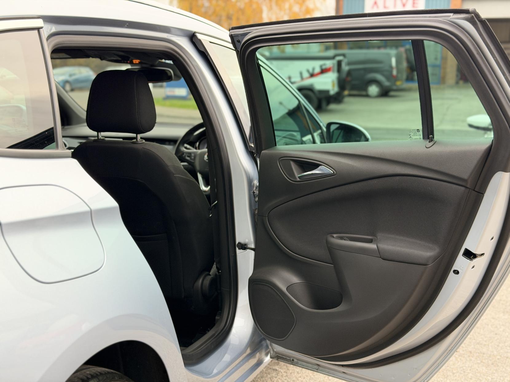 Vauxhall Astra 1.4i Turbo SRi Sports Tourer 5dr Petrol Manual Euro 6 (150 ps)