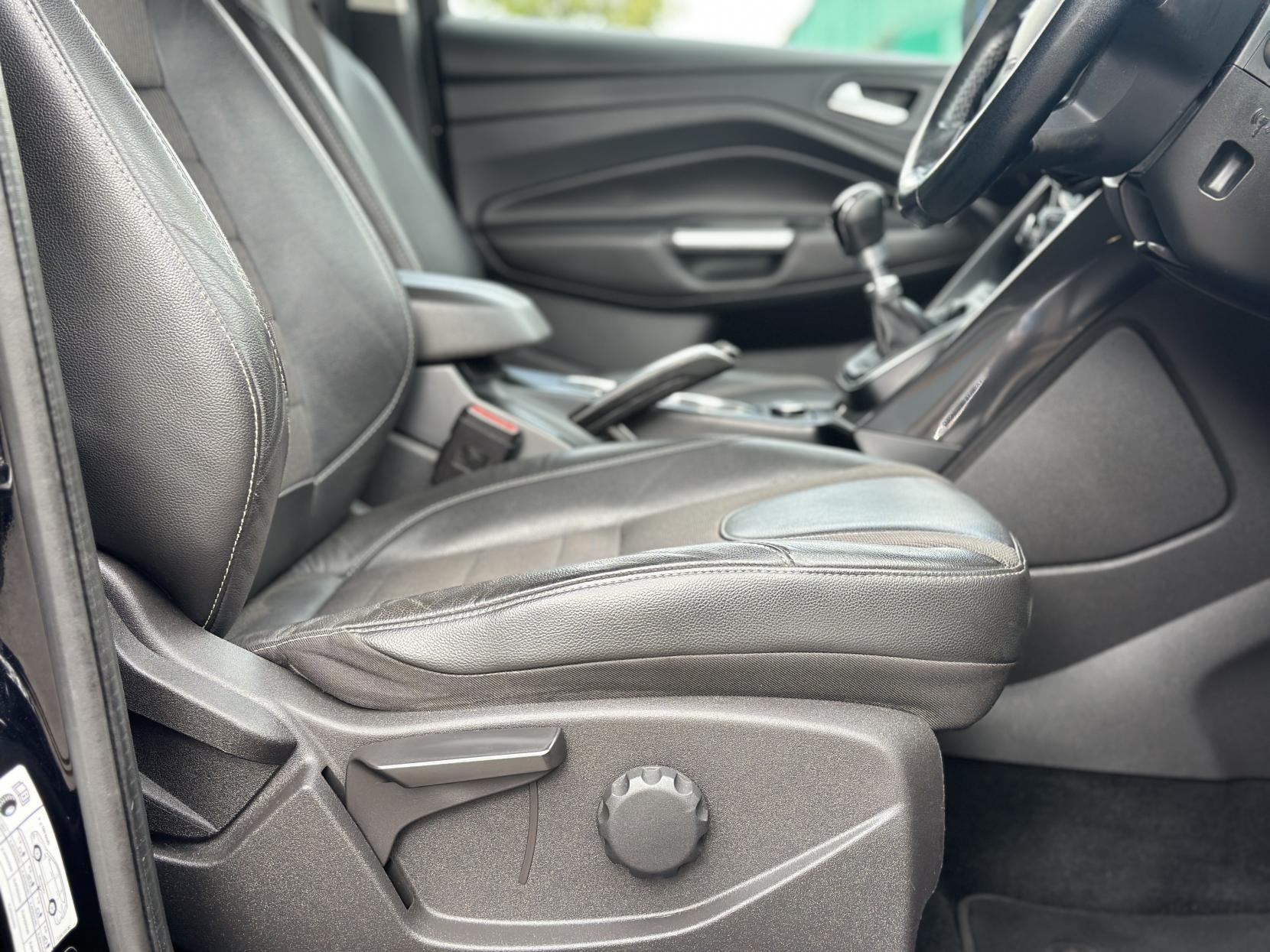 Ford Kuga 2.0 TDCi Titanium SUV 5dr Diesel Manual 2WD Euro 6 (s/s) (150 ps)