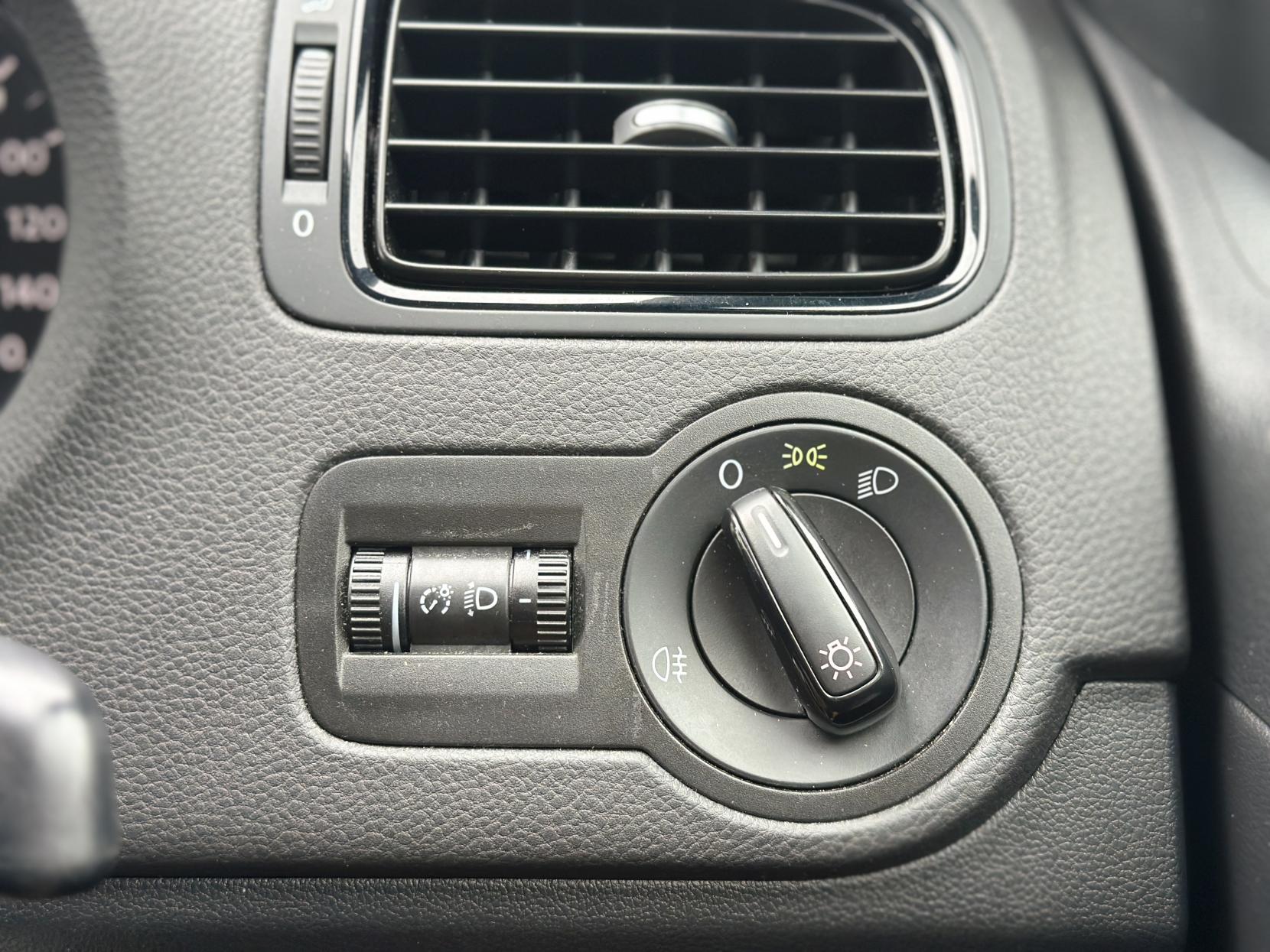 Volkswagen Polo 1.2 S Hatchback 5dr Petrol Manual Euro 5 (A/C) (60 ps)