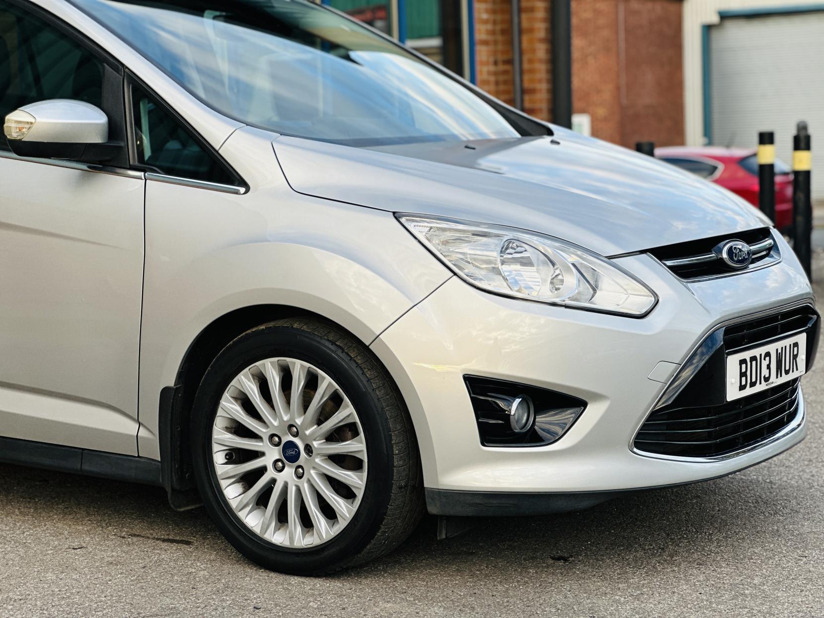 Ford Grand C-Max 1.6 TDCi Titanium MPV 5dr Diesel Manual Euro 5 (115 ps)