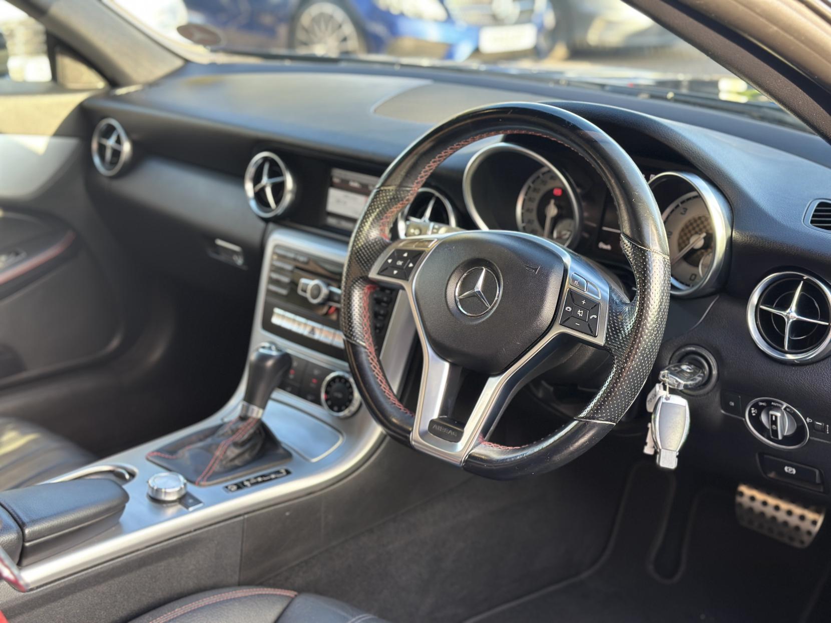 Mercedes-Benz SLK 2.1 SLK250 CDI BlueEfficiency AMG Sport Convertible 2dr Diesel G-Tronic+ Euro 5 (s/s) (204 ps)