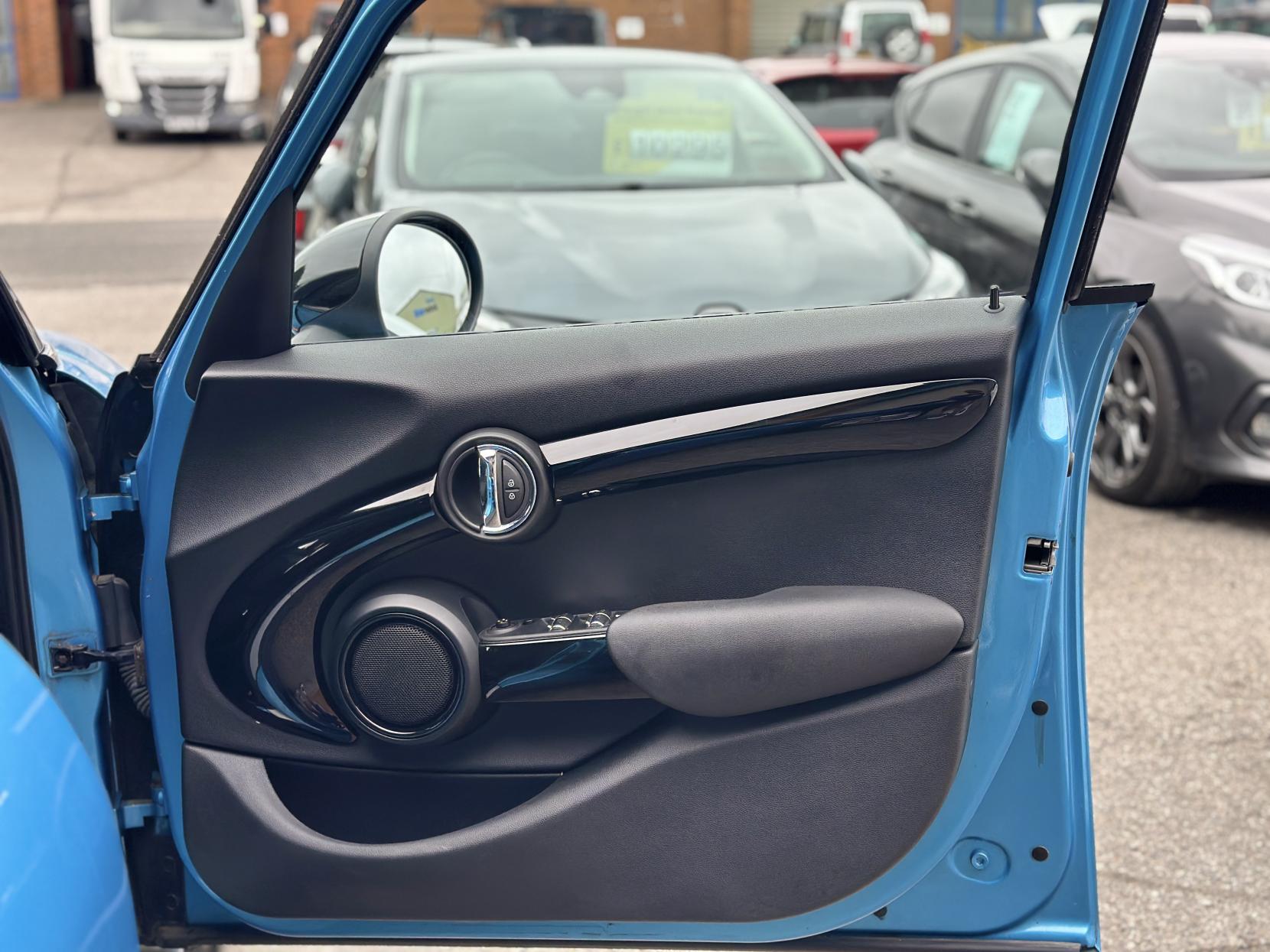 MINI Hatch 1.5 Cooper D Hatchback 5dr Diesel Manual Euro 6 (s/s) (116 ps)