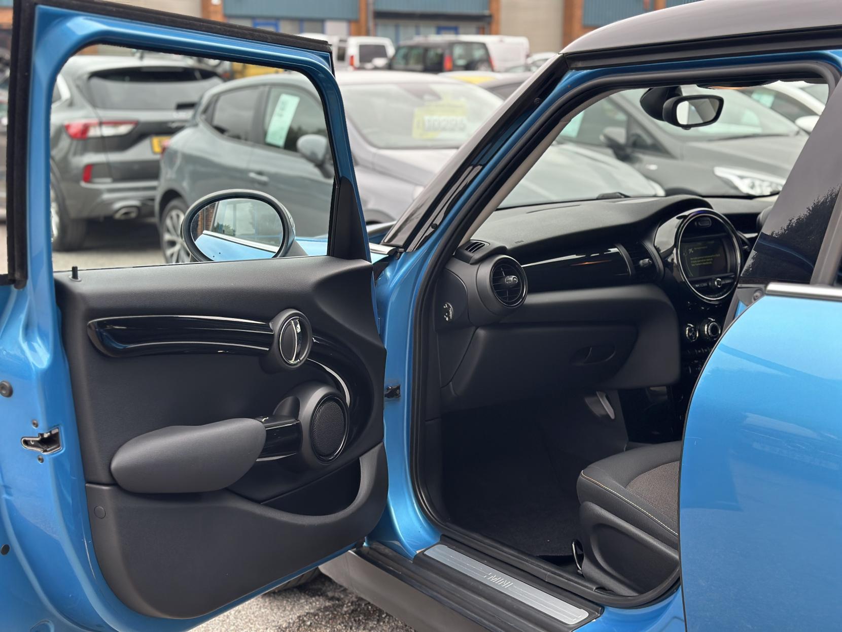 MINI Hatch 1.5 Cooper D Hatchback 5dr Diesel Manual Euro 6 (s/s) (116 ps)