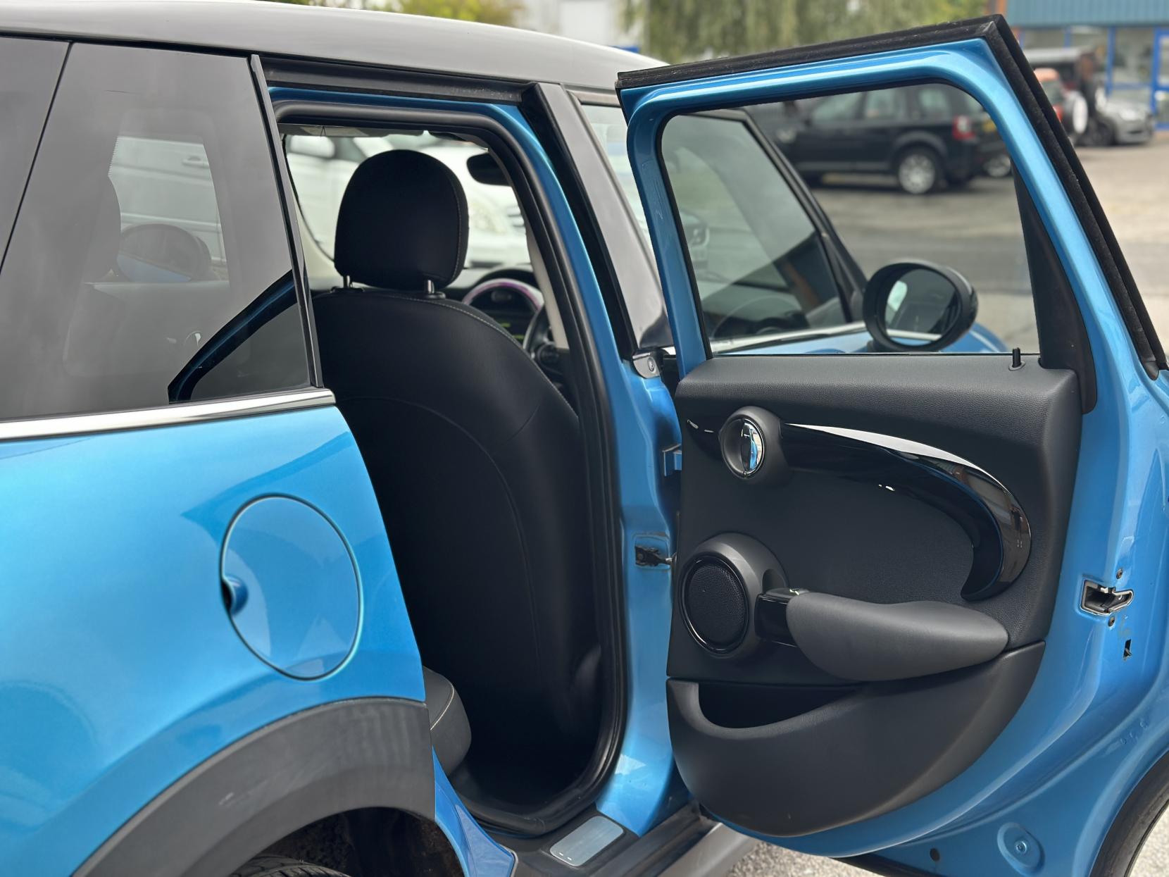 MINI Hatch 1.5 Cooper D Hatchback 5dr Diesel Manual Euro 6 (s/s) (116 ps)