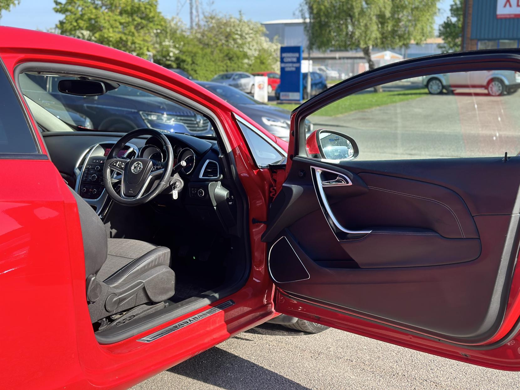 Vauxhall Astra GTC 1.6T 16V SRi Coupe 3dr Petrol Manual Euro 5 (180 ps)