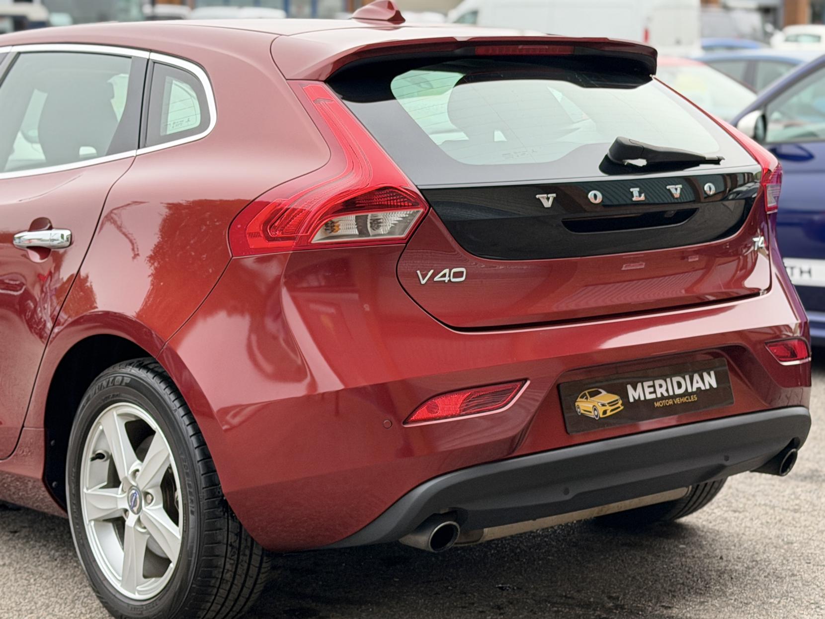 Volvo V40 1.6 T4 SE Hatchback 5dr Petrol Powershift Euro 5 (s/s) (180 ps)