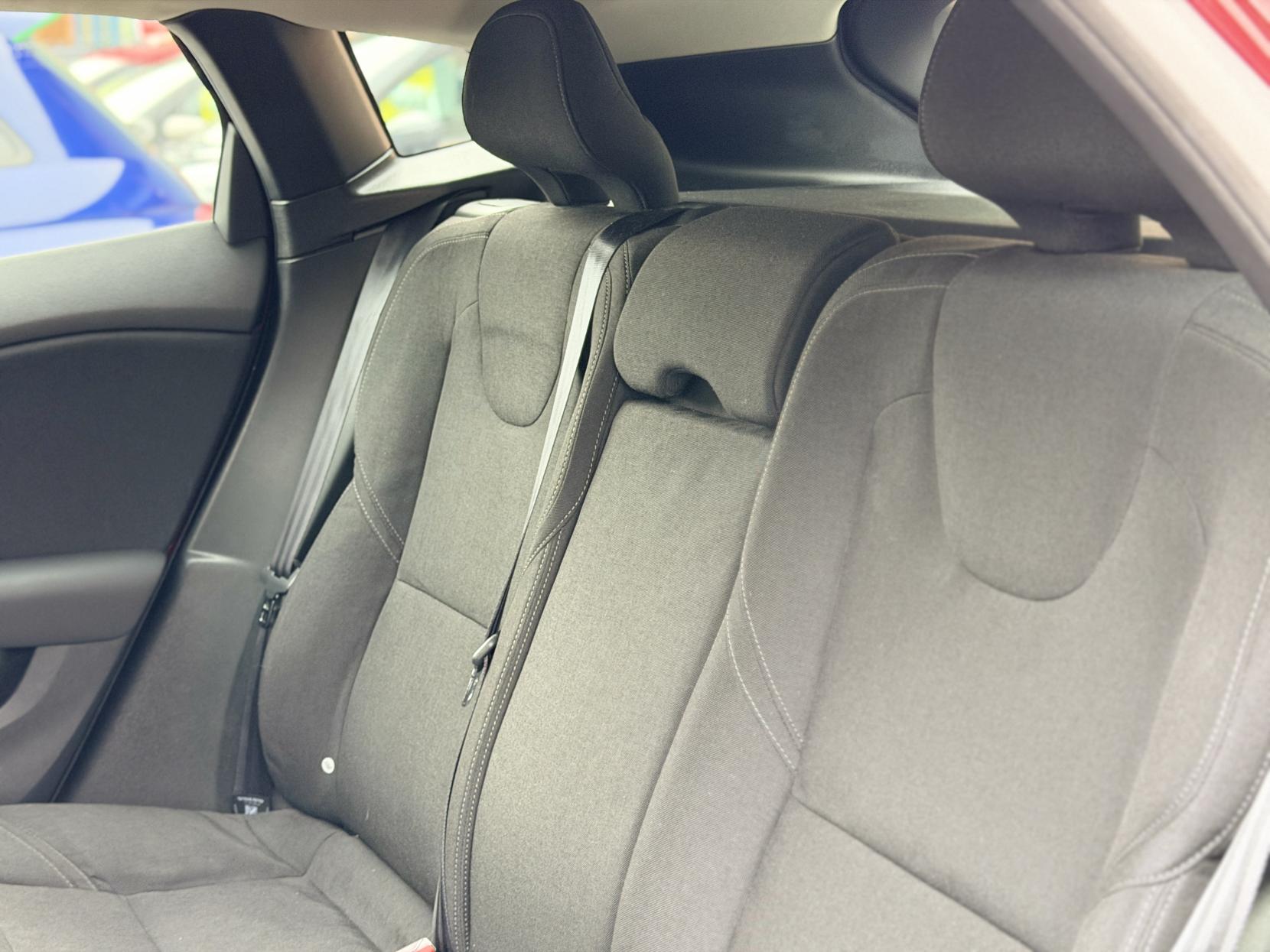 Volvo V40 1.6 T4 SE Hatchback 5dr Petrol Powershift Euro 5 (s/s) (180 ps)