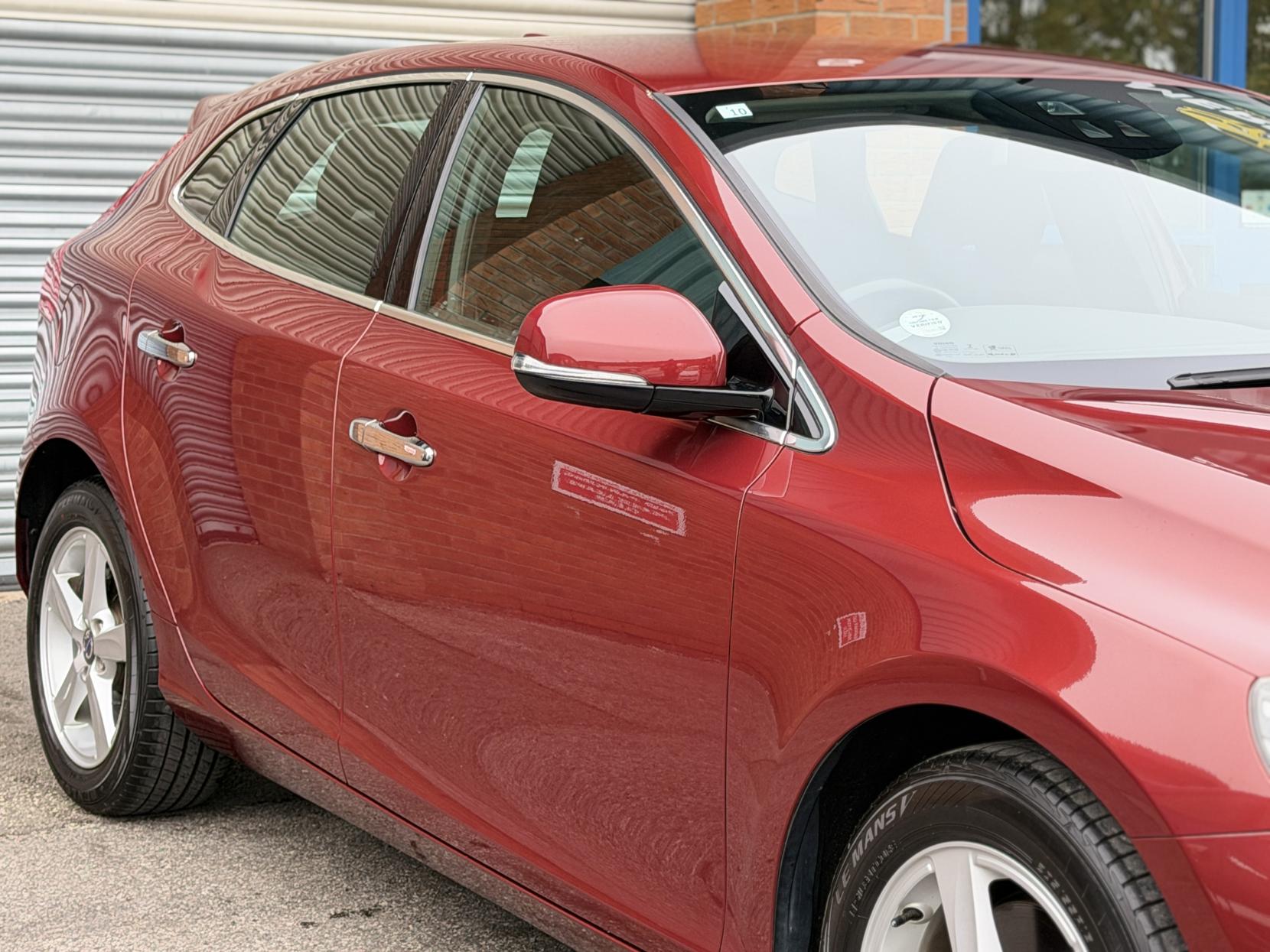 Volvo V40 1.6 T4 SE Hatchback 5dr Petrol Powershift Euro 5 (s/s) (180 ps)