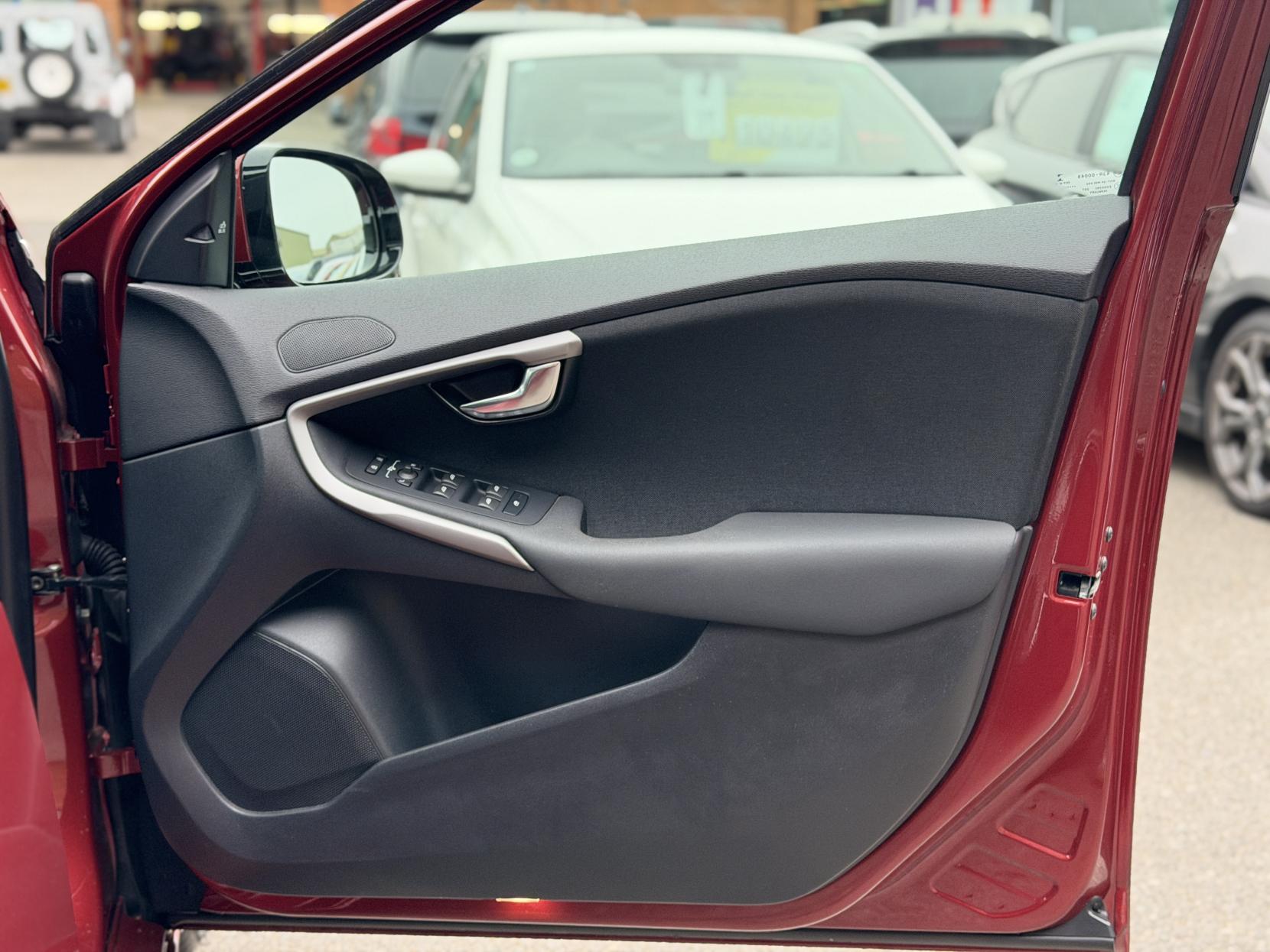 Volvo V40 1.6 T4 SE Hatchback 5dr Petrol Powershift Euro 5 (s/s) (180 ps)