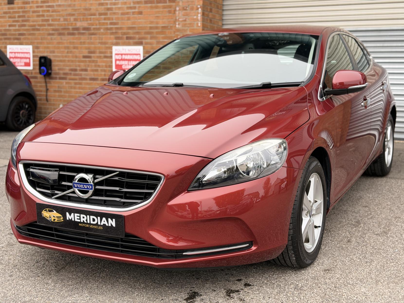 Volvo V40 1.6 T4 SE Hatchback 5dr Petrol Powershift Euro 5 (s/s) (180 ps)