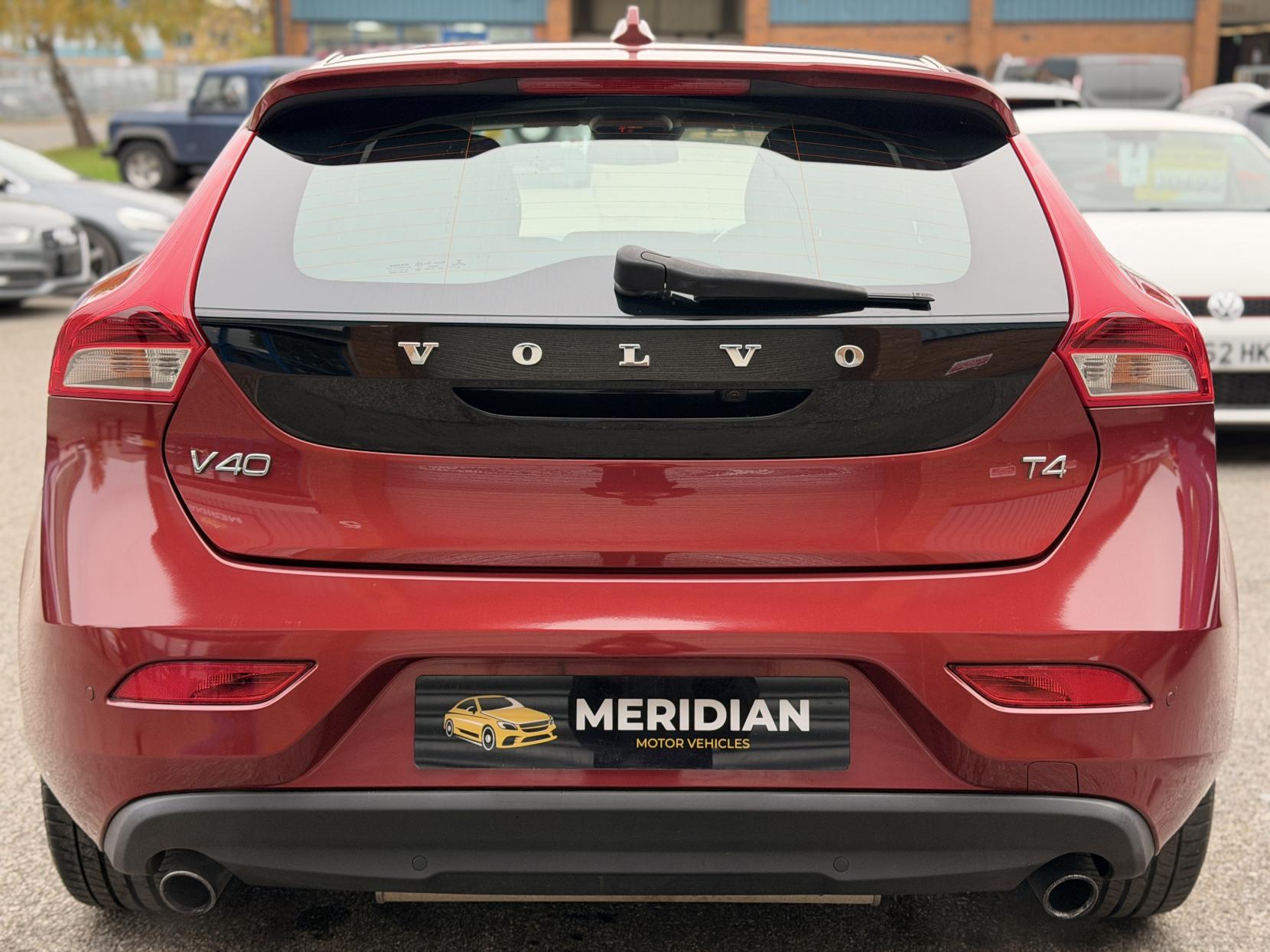Volvo V40 1.6 T4 SE Hatchback 5dr Petrol Powershift Euro 5 (s/s) (180 ps)