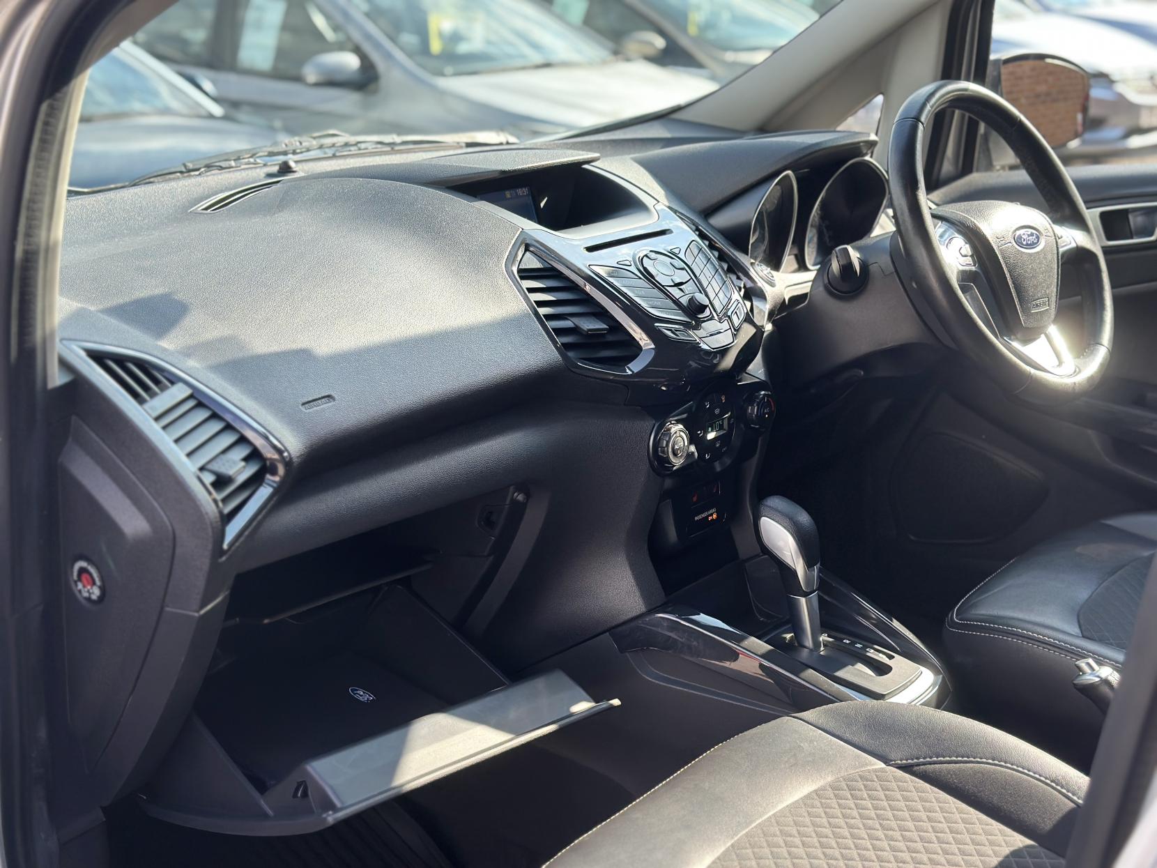 Ford EcoSport 1.5 Titanium SUV 5dr Petrol Powershift 2WD Euro 5 (112 ps)