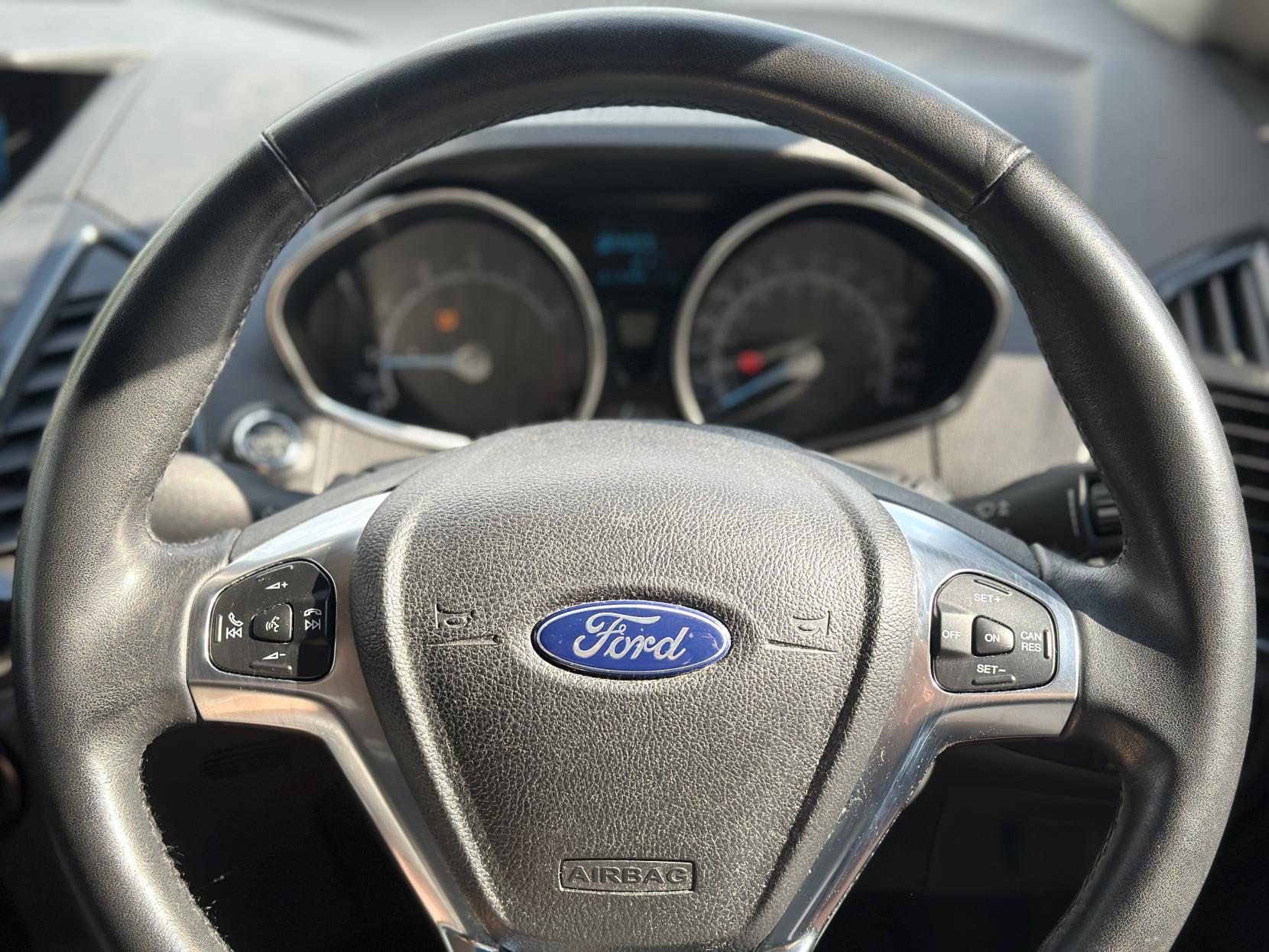 Ford EcoSport 1.5 Titanium SUV 5dr Petrol Powershift 2WD Euro 5 (112 ps)