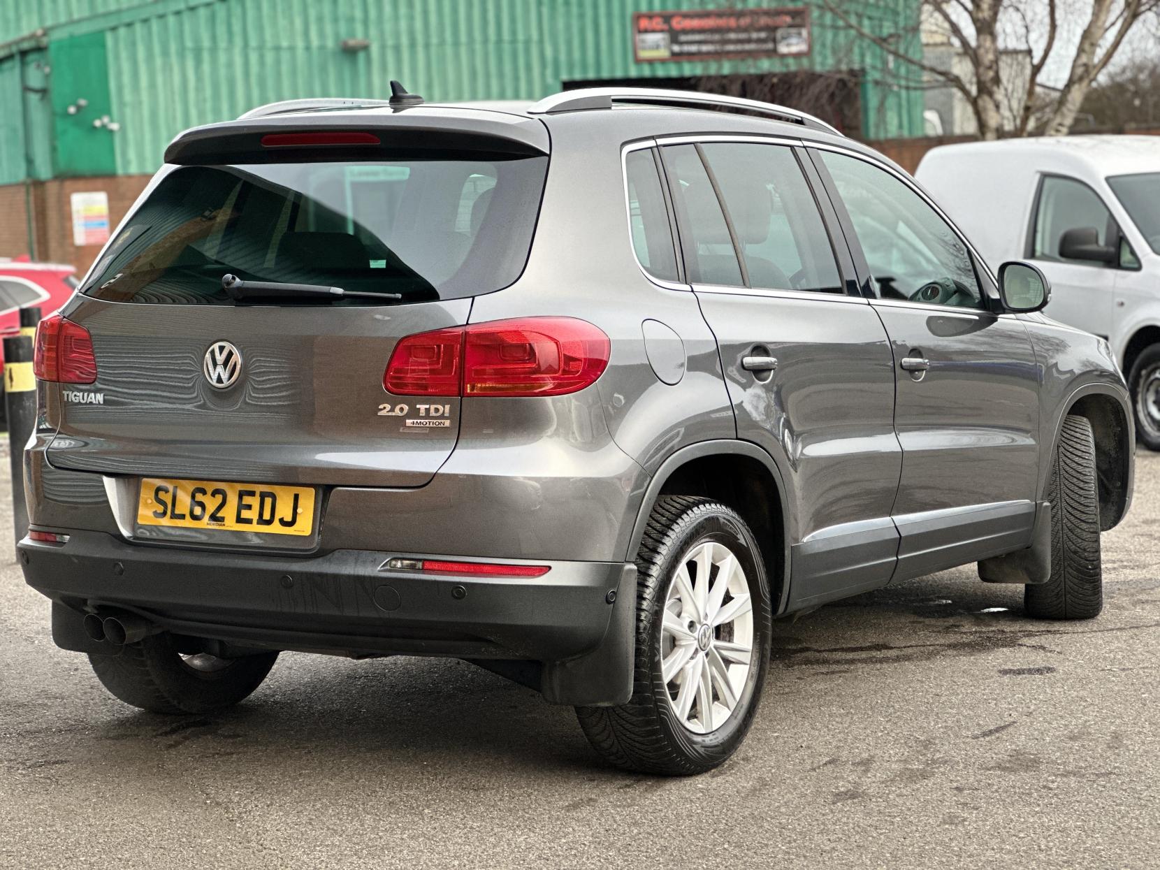 Volkswagen Tiguan 2.0 TDI BlueMotion Tech SE SUV 5dr Diesel DSG 4WD Euro 5 (s/s) (140 ps)