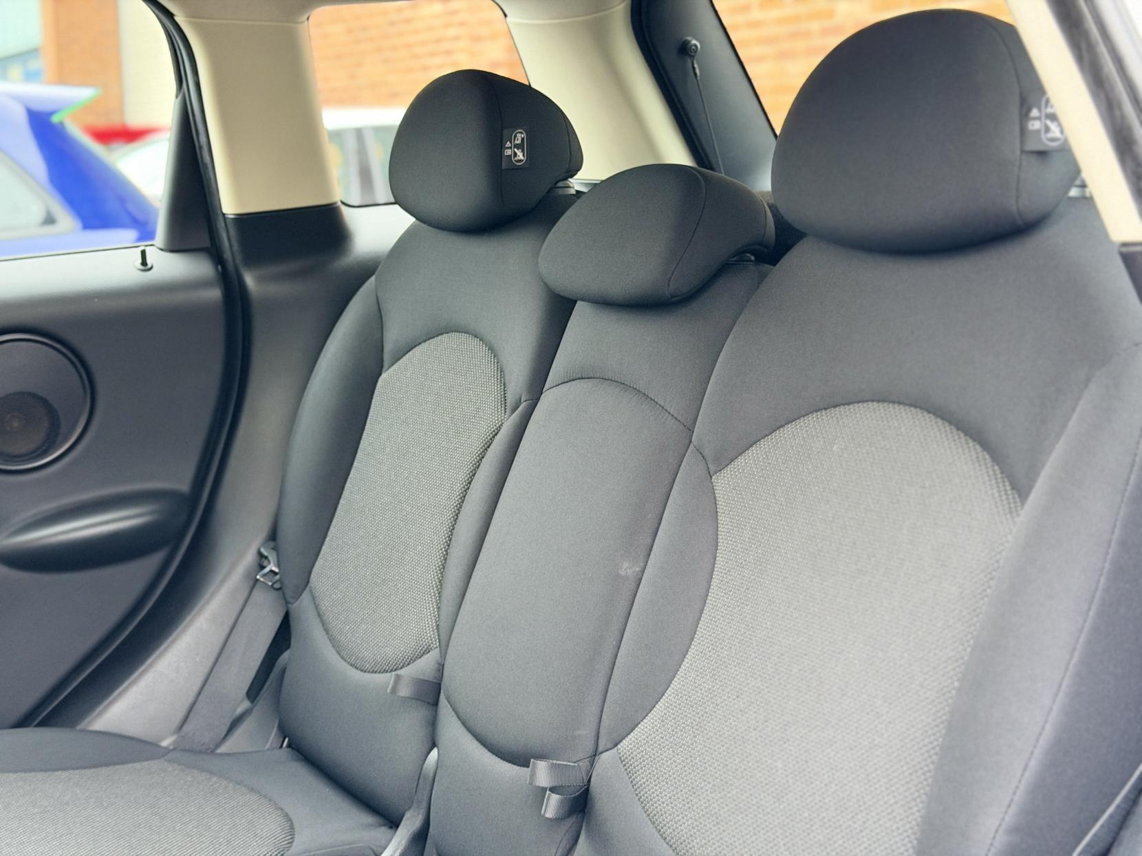 MINI Countryman 2.0 Cooper D SUV 5dr Diesel Auto Euro 5 (112 ps)