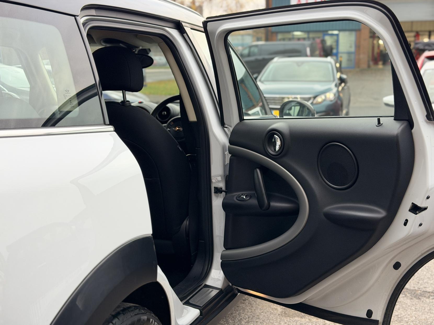 MINI Countryman 2.0 Cooper D SUV 5dr Diesel Auto Euro 5 (112 ps)