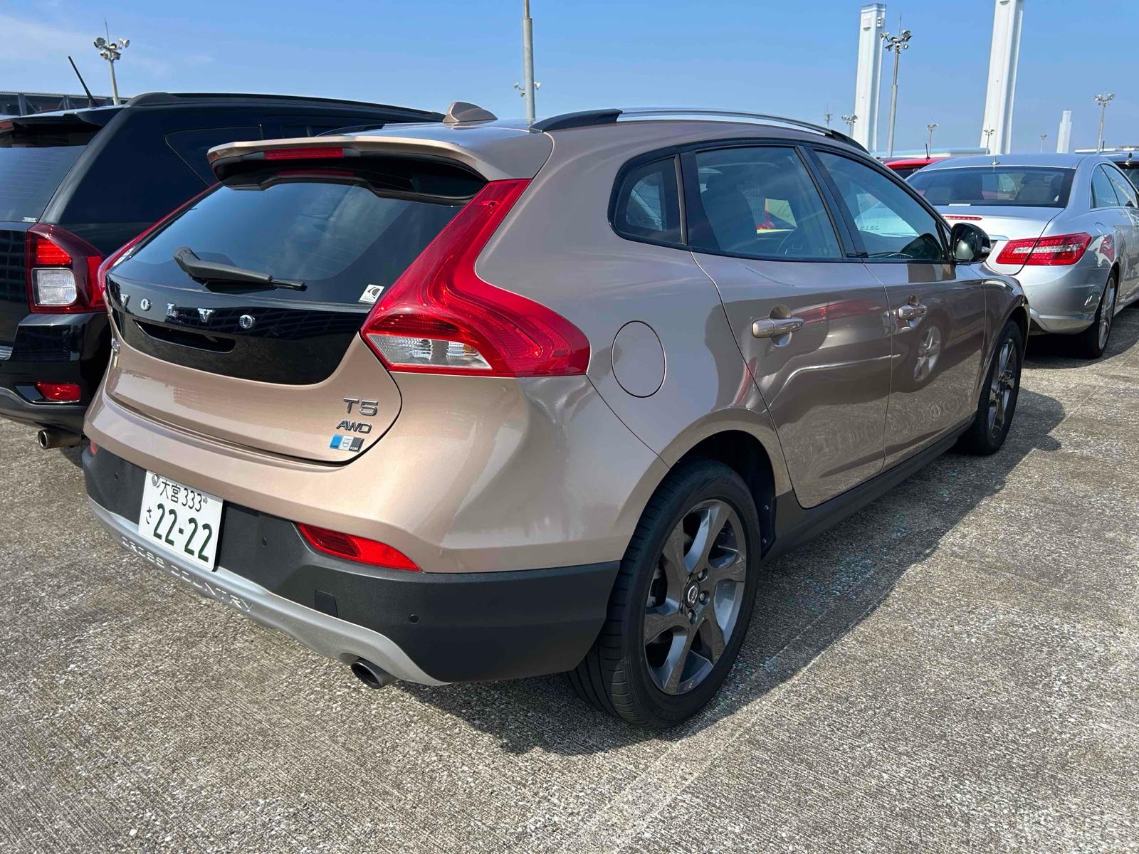 Volvo V40 Cross Country 2.0 T5 Lux Nav Hatchback 5dr Petrol Geartronic AWD Euro 6 (s/s) (245 ps)