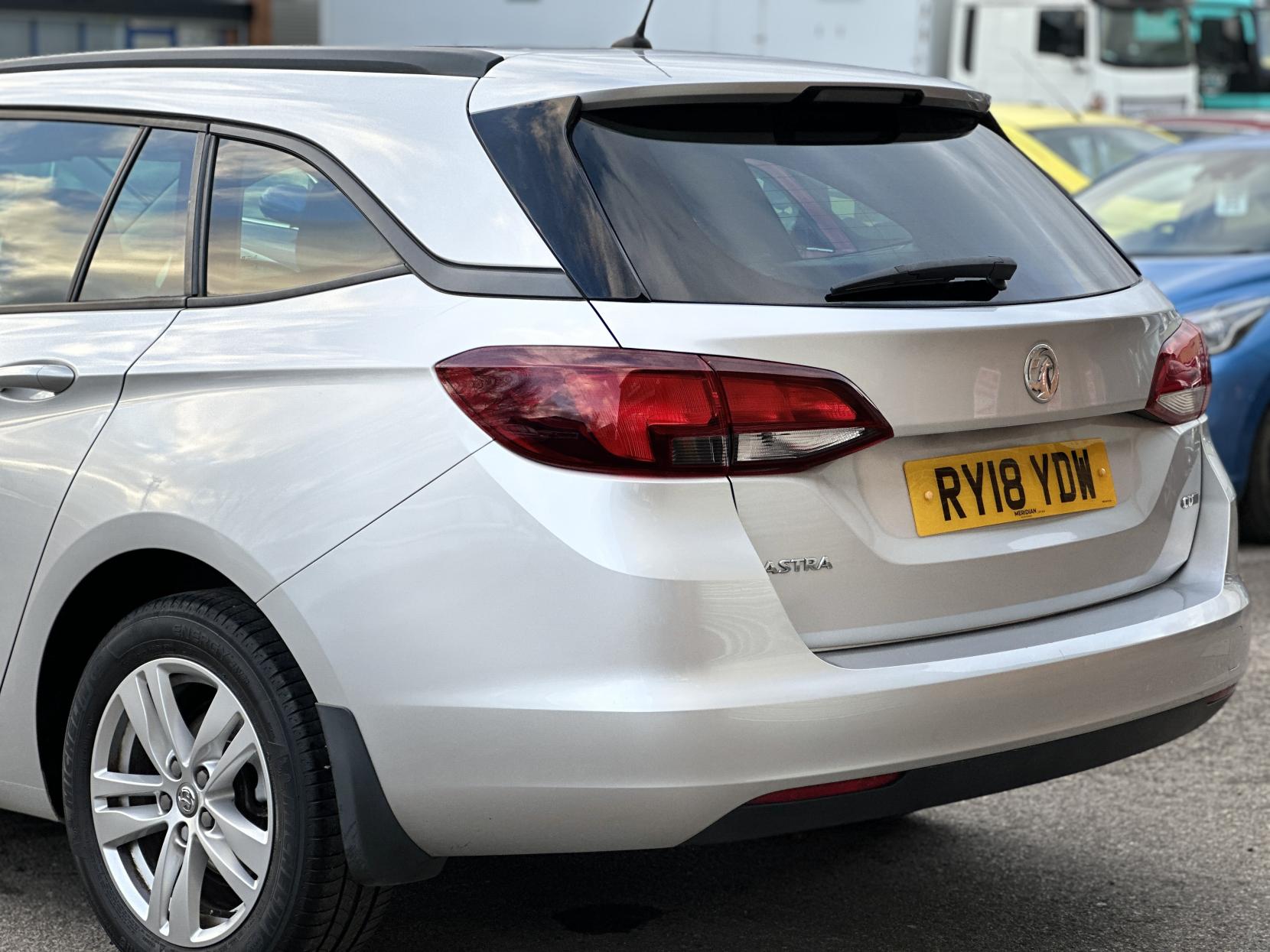 Vauxhall Astra 1.6 CDTi ecoFLEX Design Sports Tourer 5dr Diesel Manual Euro 6 (s/s) (110 ps)