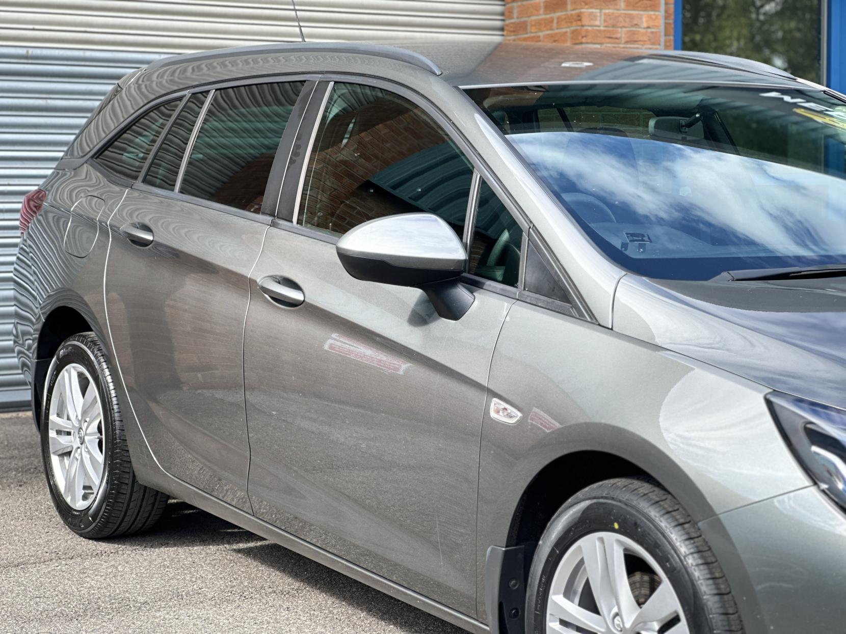 Vauxhall Astra 1.6 CDTi ecoFLEX Design Sports Tourer 5dr Diesel Manual Euro 6 (s/s) (110 ps)