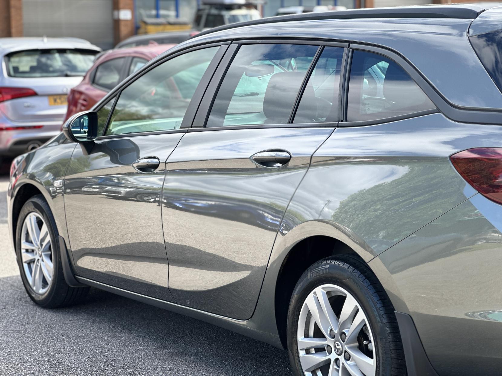 Vauxhall Astra 1.6 CDTi ecoFLEX Design Sports Tourer 5dr Diesel Manual Euro 6 (s/s) (110 ps)