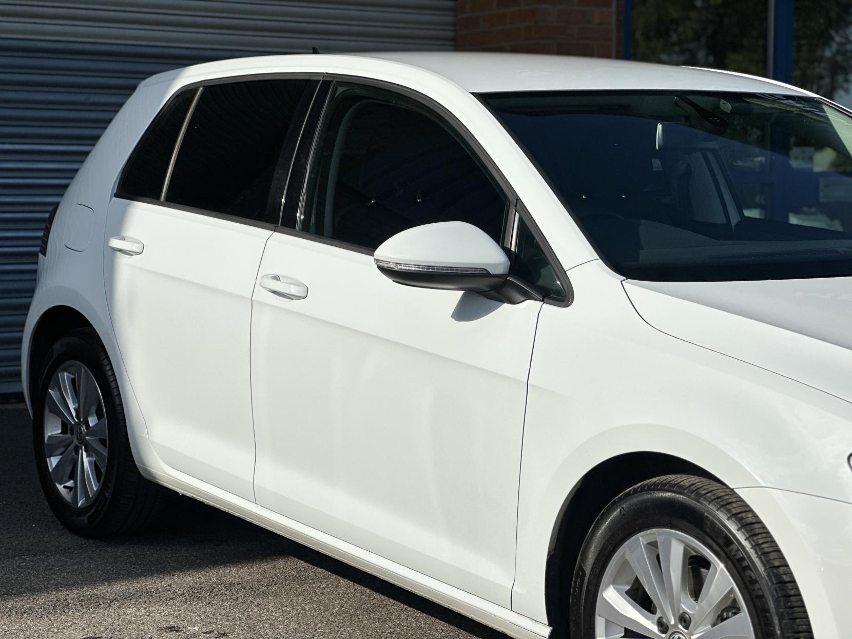 Volkswagen Golf 1.2 TSI BlueMotion Tech S Hatchback 5dr Petrol DSG Euro 5 (s/s) (105 ps)