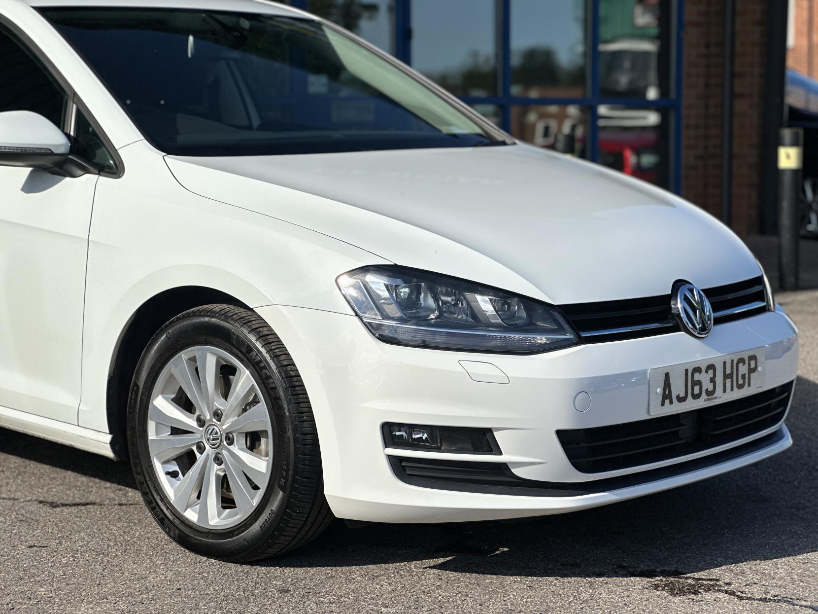 Volkswagen Golf 1.2 TSI BlueMotion Tech S Hatchback 5dr Petrol DSG Euro 5 (s/s) (105 ps)