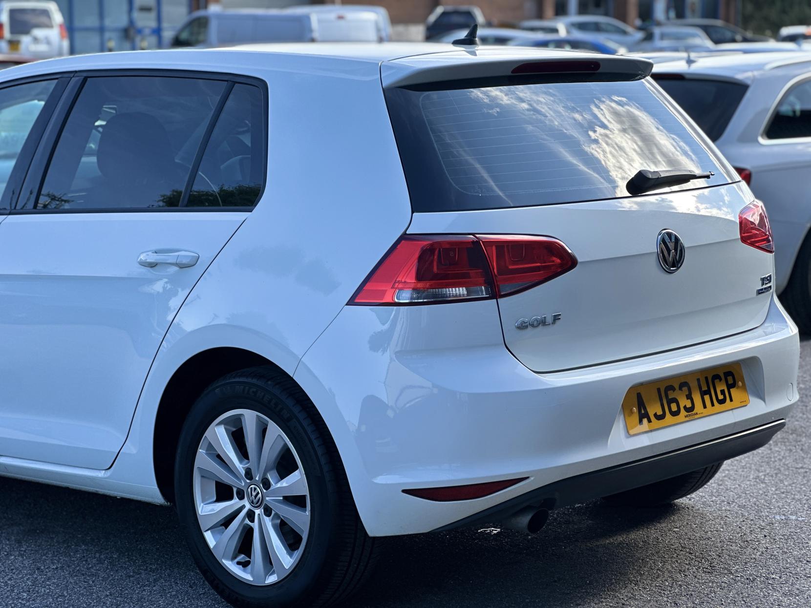 Volkswagen Golf 1.2 TSI BlueMotion Tech S Hatchback 5dr Petrol DSG Euro 5 (s/s) (105 ps)