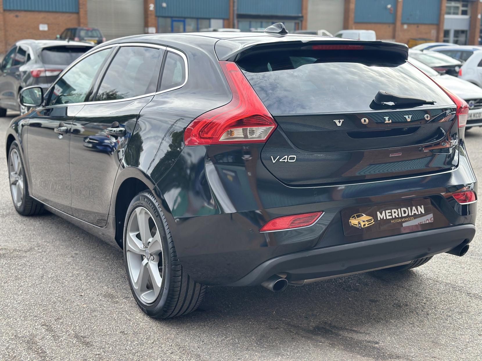 Volvo V40 1.6 T4 SE Lux Nav Hatchback 5dr Petrol Powershift Euro 5 (s/s) (180 ps)