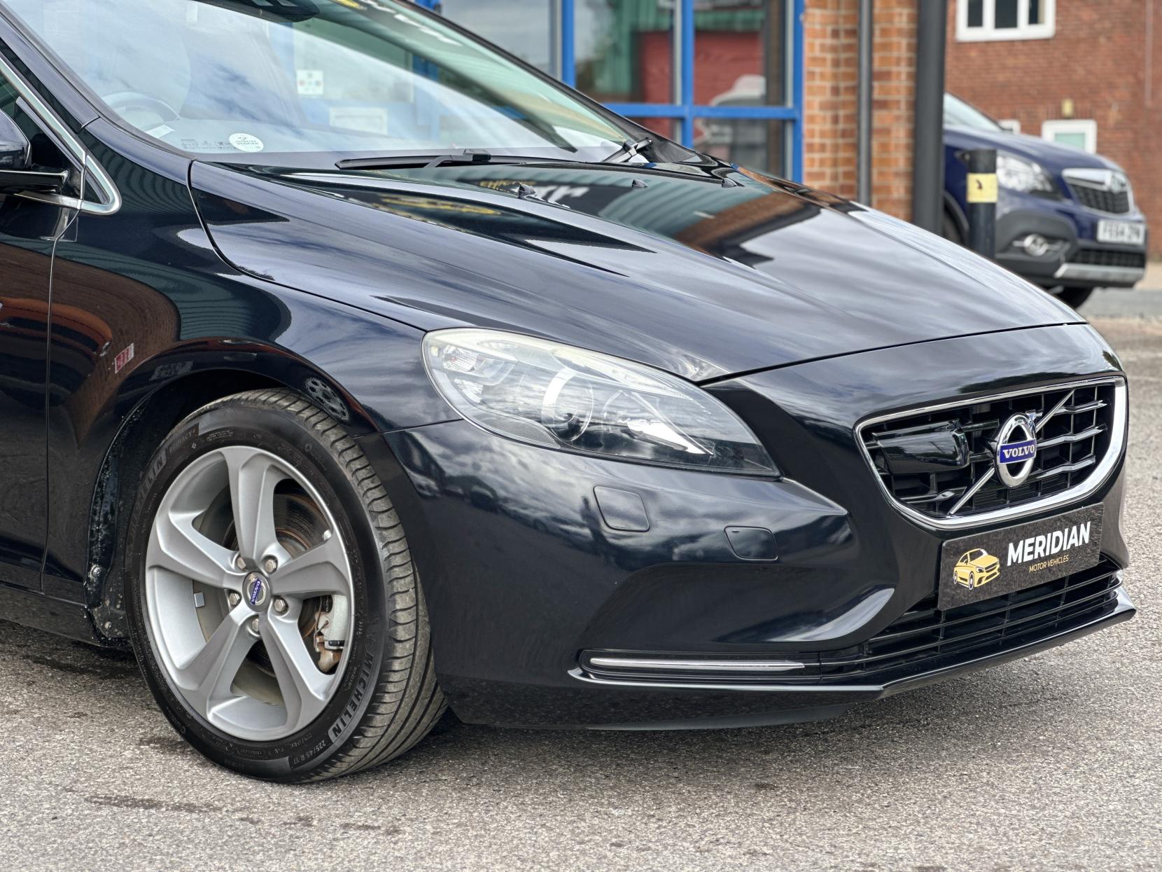 Volvo V40 1.6 T4 SE Lux Nav Hatchback 5dr Petrol Powershift Euro 5 (s/s) (180 ps)