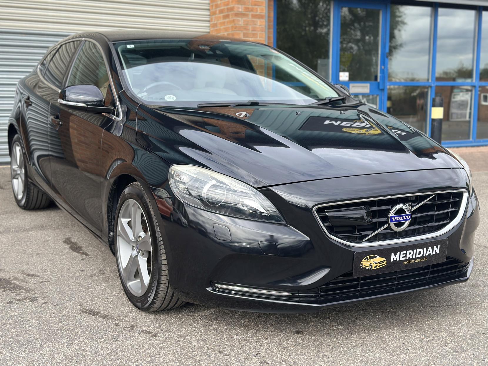 Volvo V40 1.6 T4 SE Lux Nav Hatchback 5dr Petrol Powershift Euro 5 (s/s) (180 ps)