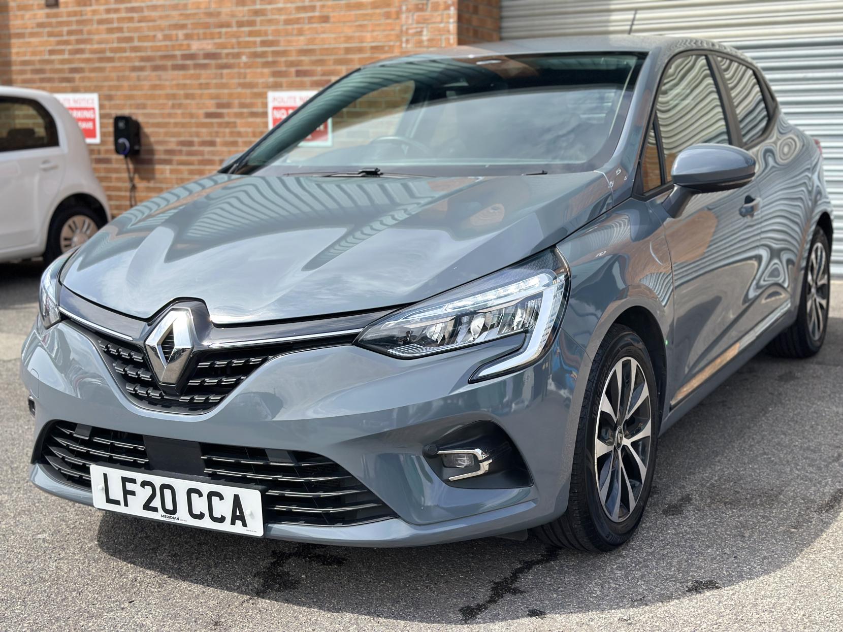 Renault Clio 1.0 TCe Iconic Hatchback 5dr Petrol Manual Euro 6 (s/s) (100 ps)