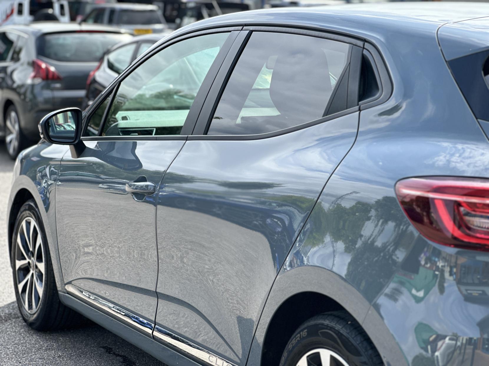 Renault Clio 1.0 TCe Iconic Hatchback 5dr Petrol Manual Euro 6 (s/s) (100 ps)