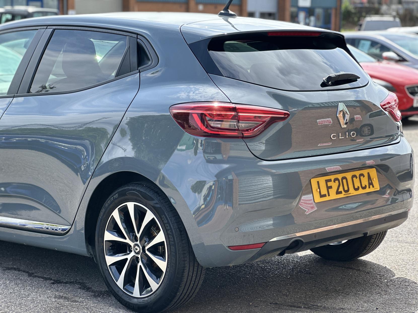 Renault Clio 1.0 TCe Iconic Hatchback 5dr Petrol Manual Euro 6 (s/s) (100 ps)