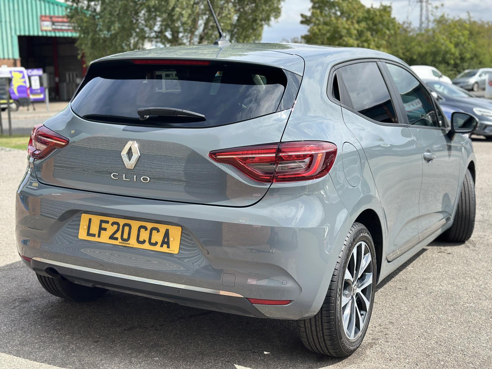 Renault Clio 1.0 TCe Iconic Hatchback 5dr Petrol Manual Euro 6 (s/s) (100 ps)