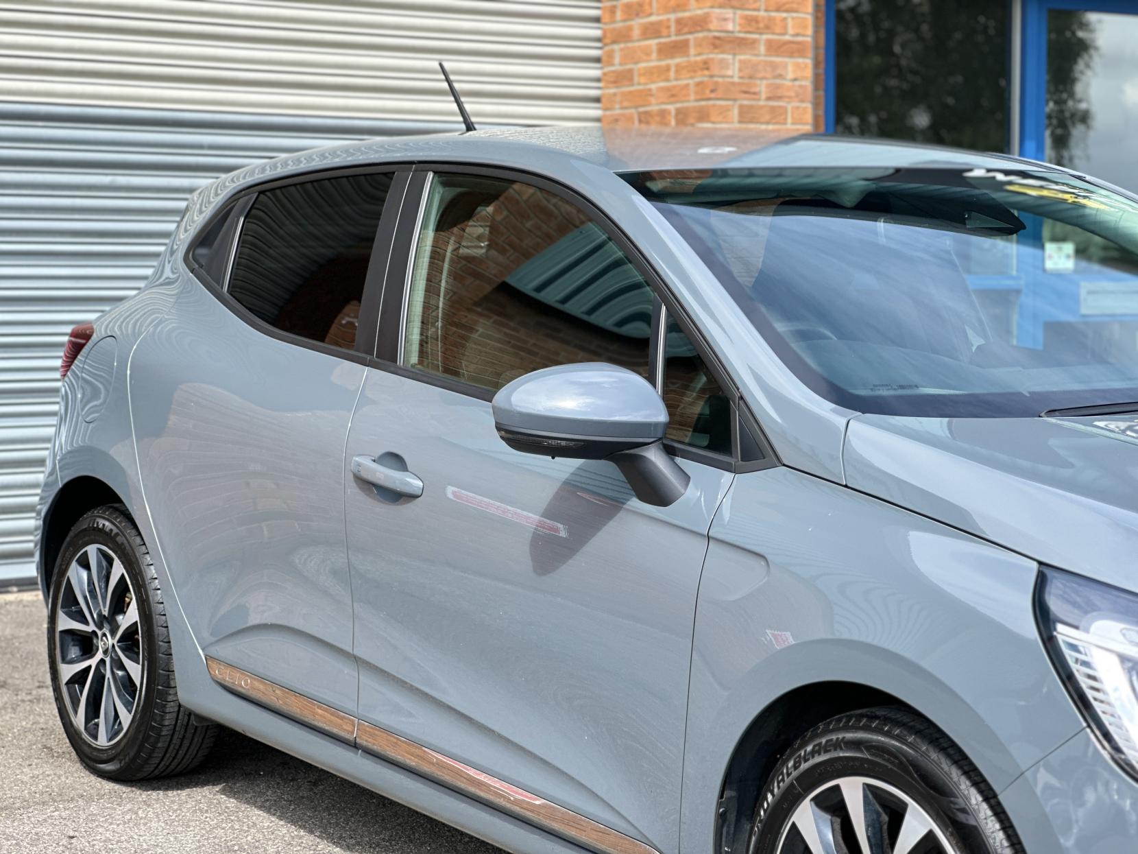 Renault Clio 1.0 TCe Iconic Hatchback 5dr Petrol Manual Euro 6 (s/s) (100 ps)