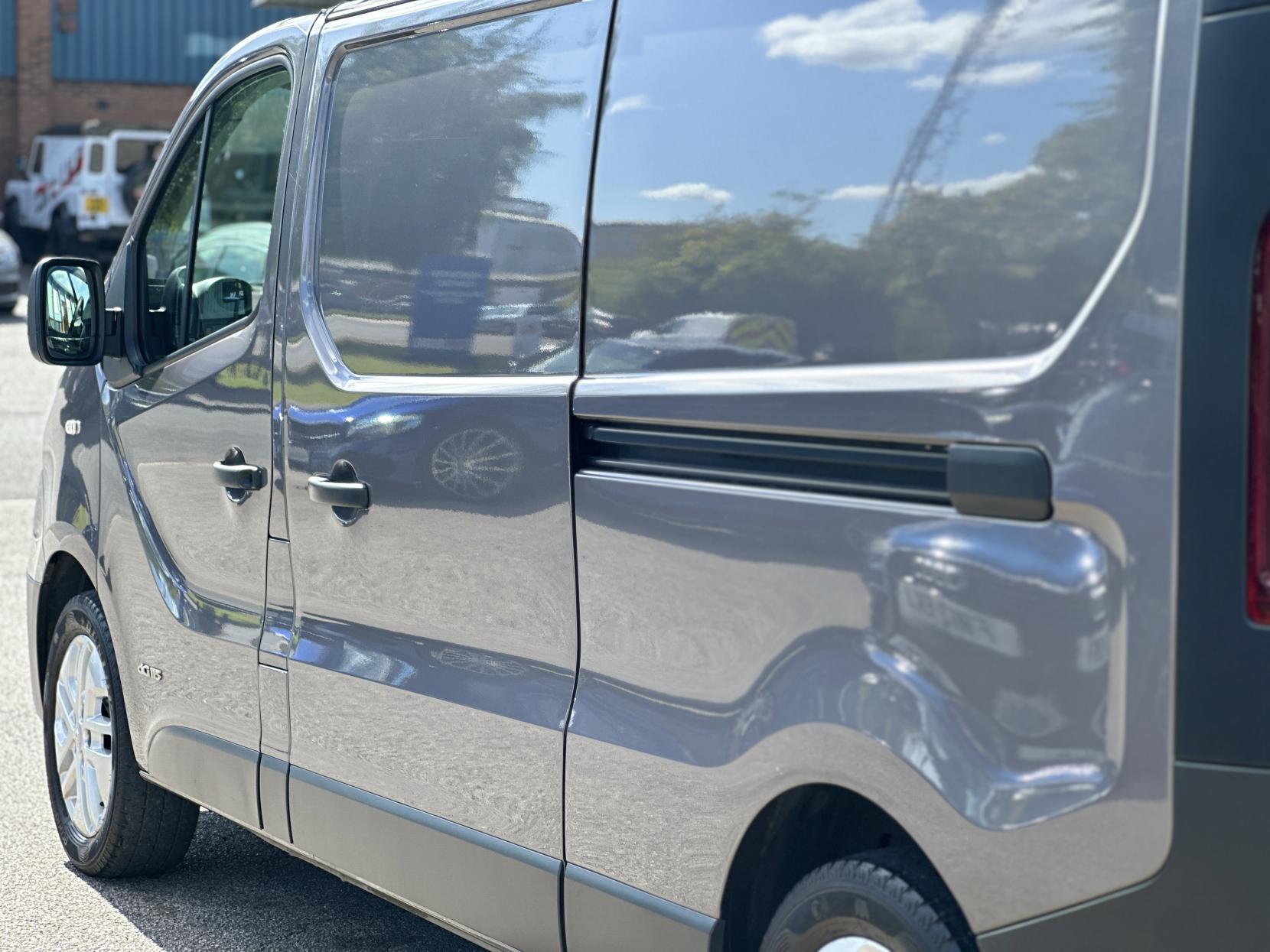 Renault Trafic 1.6 dCi 29 Business Panel Van 5dr Diesel Manual LWB Standard Roof Euro 5 (115 ps)
