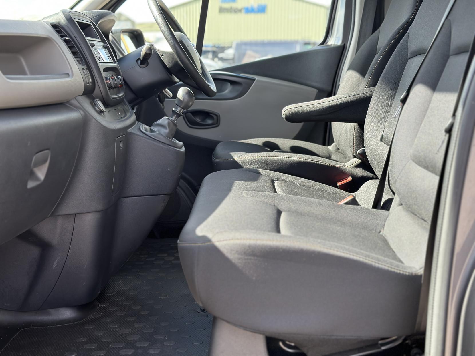 Renault Trafic 1.6 dCi 29 Business Panel Van 5dr Diesel Manual LWB Standard Roof Euro 5 (115 ps)