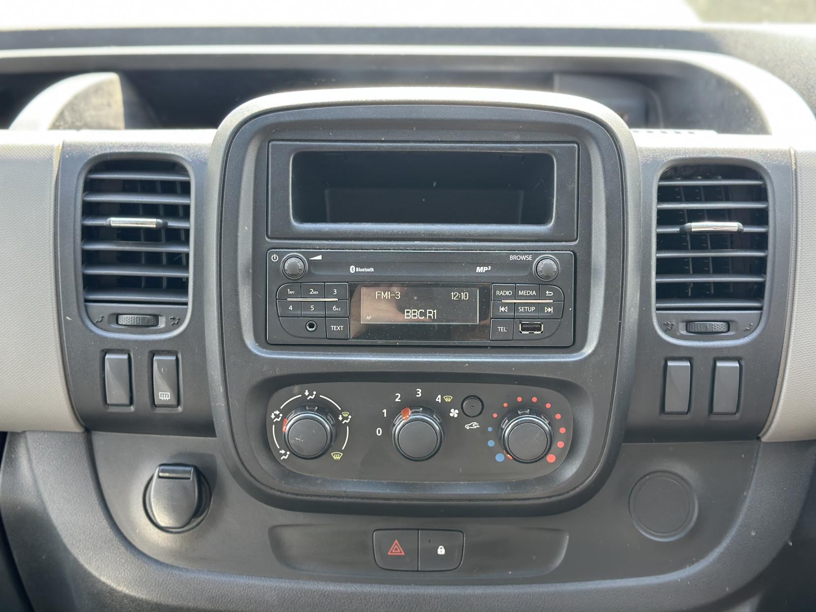 Renault Trafic 1.6 dCi 29 Business Panel Van 5dr Diesel Manual LWB Standard Roof Euro 5 (115 ps)