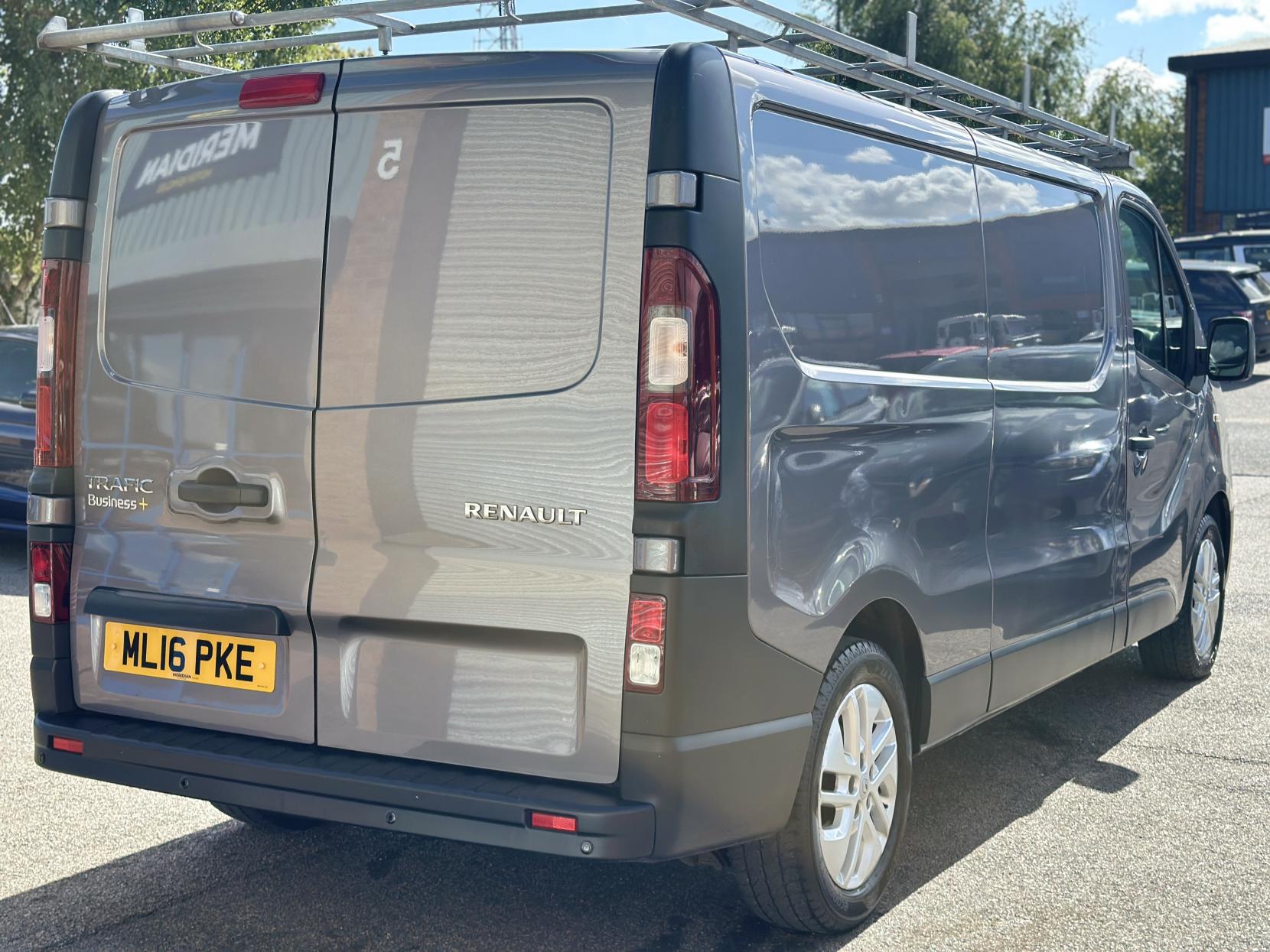 Renault Trafic 1.6 dCi 29 Business Panel Van 5dr Diesel Manual LWB Standard Roof Euro 5 (115 ps)