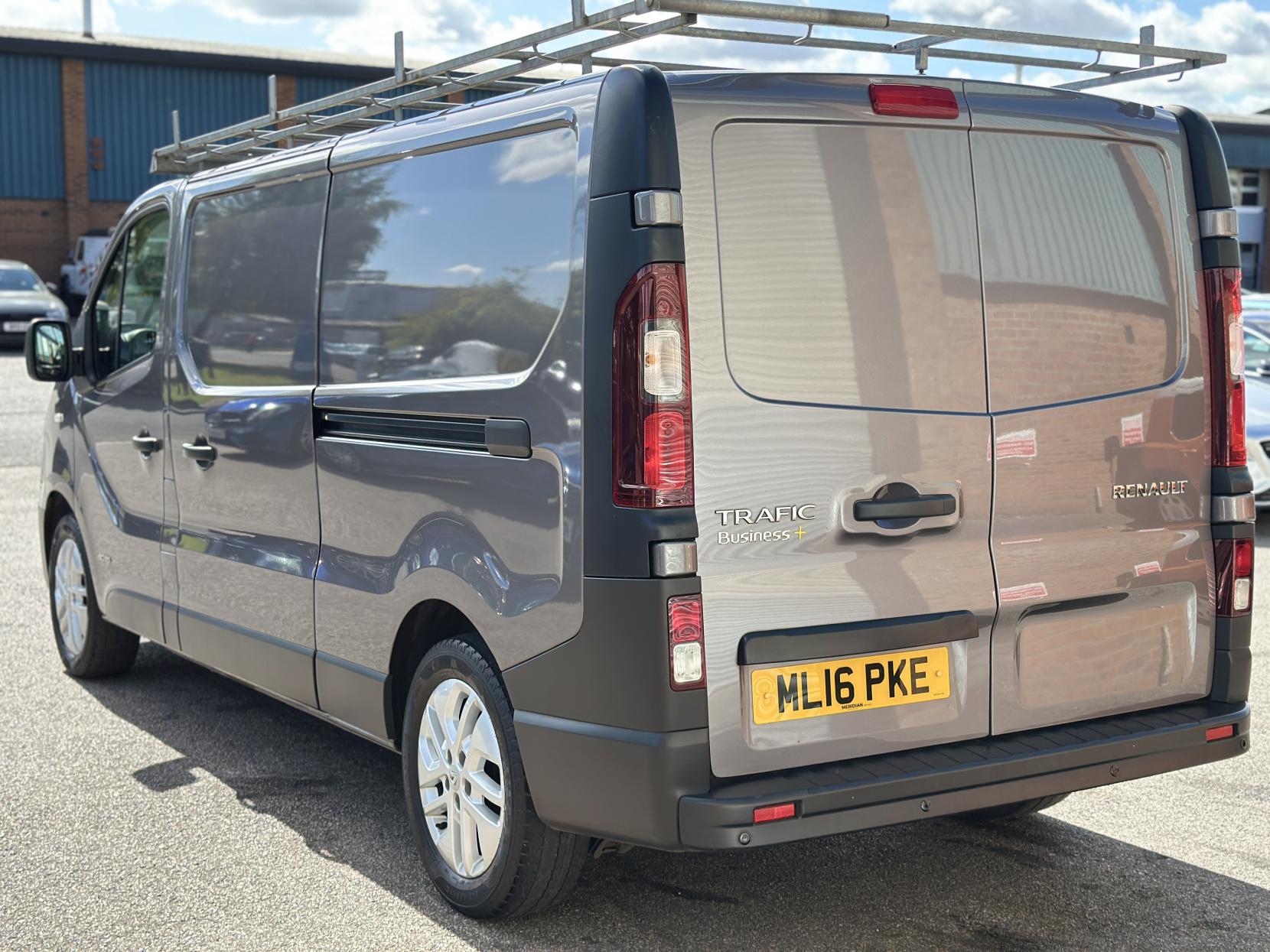 Renault Trafic 1.6 dCi 29 Business Panel Van 5dr Diesel Manual LWB Standard Roof Euro 5 (115 ps)