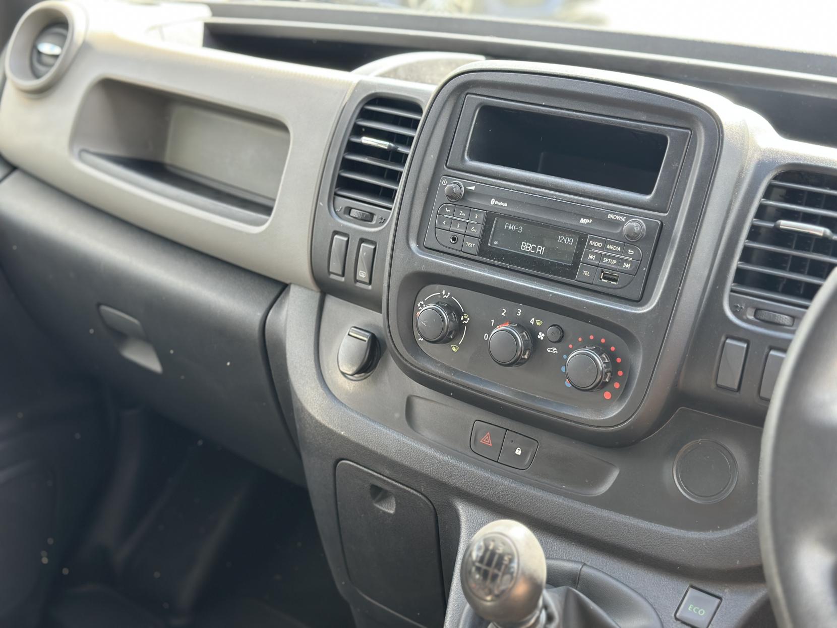 Renault Trafic 1.6 dCi 29 Business Panel Van 5dr Diesel Manual LWB Standard Roof Euro 5 (115 ps)
