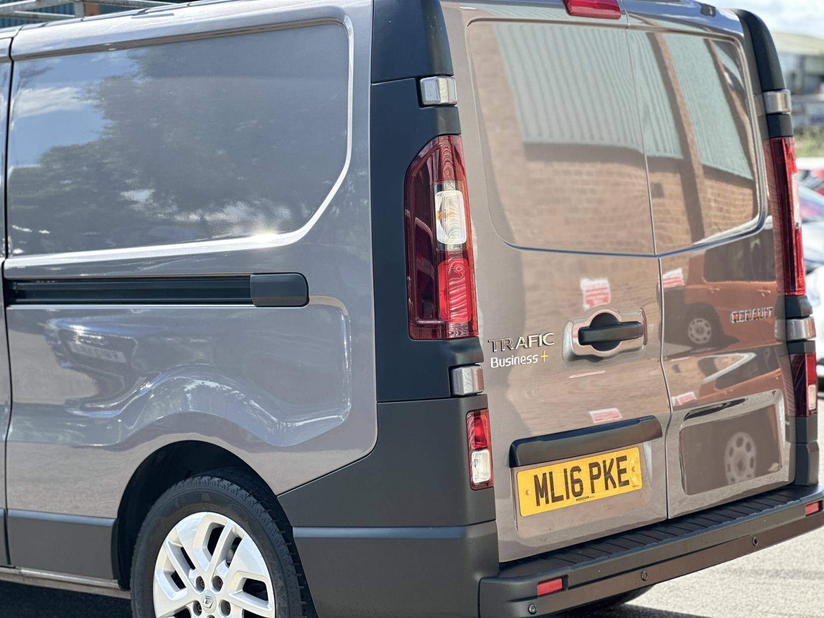 Renault Trafic 1.6 dCi 29 Business Panel Van 5dr Diesel Manual LWB Standard Roof Euro 5 (115 ps)