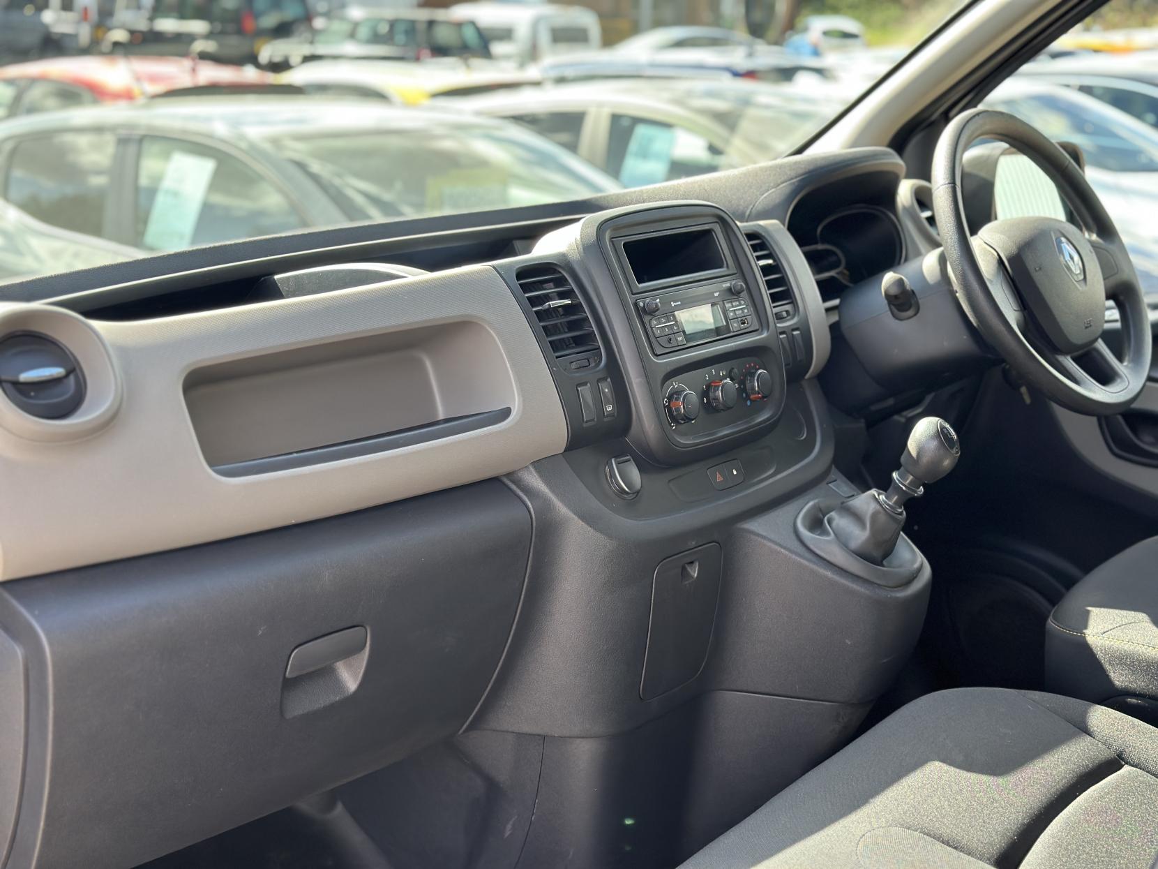Renault Trafic 1.6 dCi 29 Business Panel Van 5dr Diesel Manual LWB Standard Roof Euro 5 (115 ps)