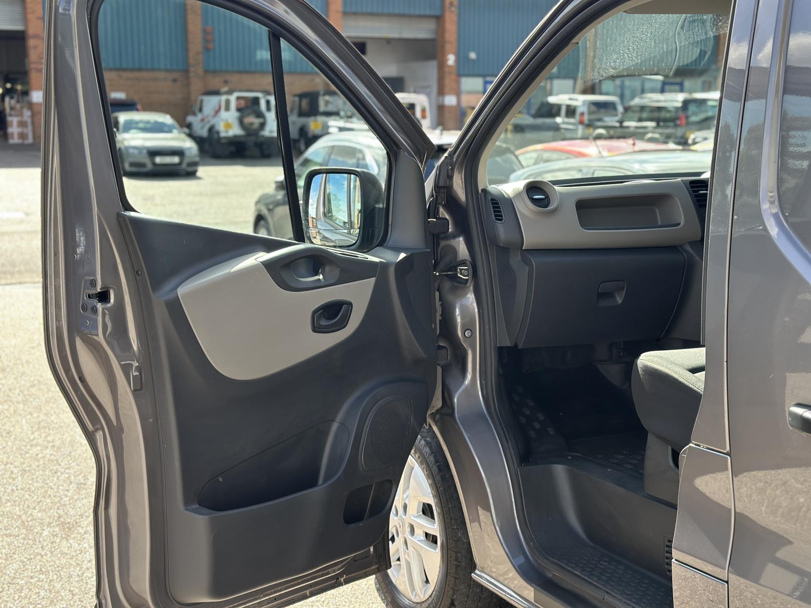 Renault Trafic 1.6 dCi 29 Business Panel Van 5dr Diesel Manual LWB Standard Roof Euro 5 (115 ps)