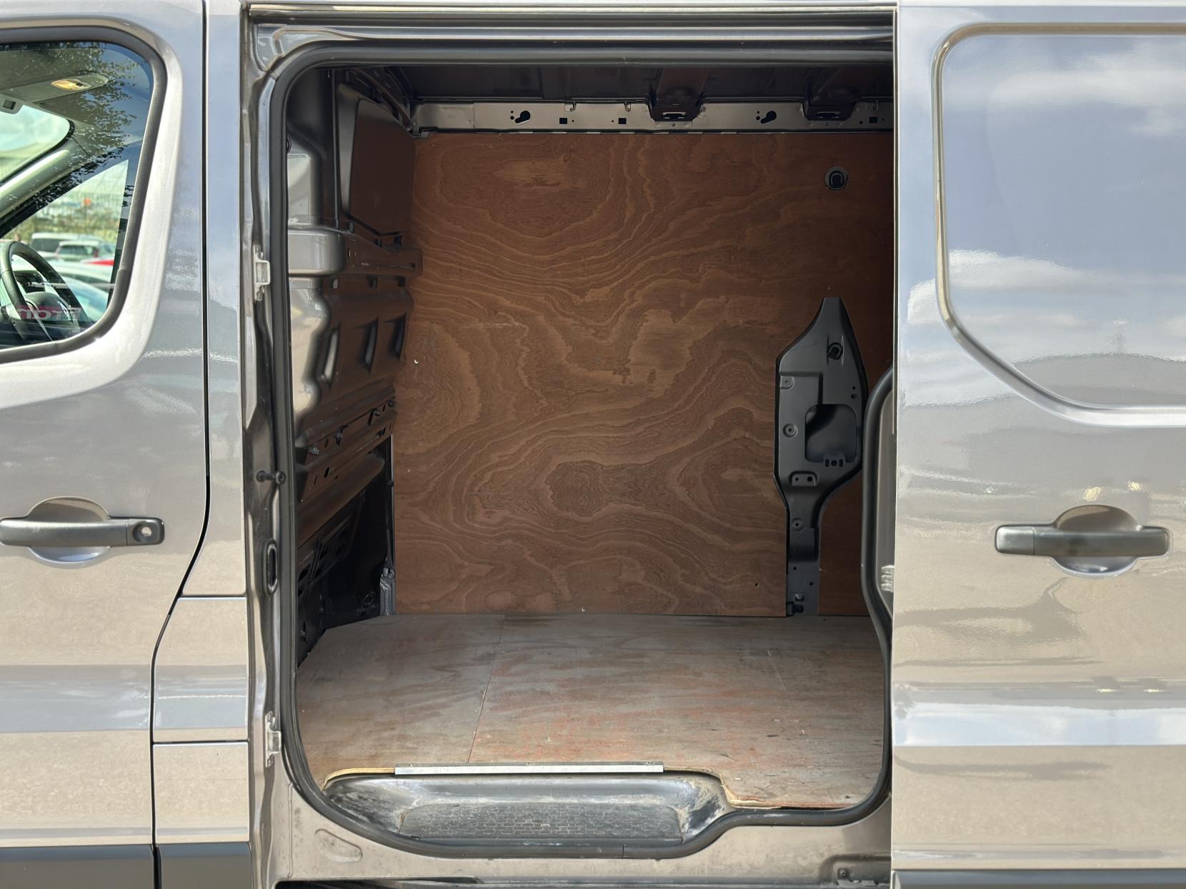 Renault Trafic 1.6 dCi 29 Business Panel Van 5dr Diesel Manual LWB Standard Roof Euro 5 (115 ps)